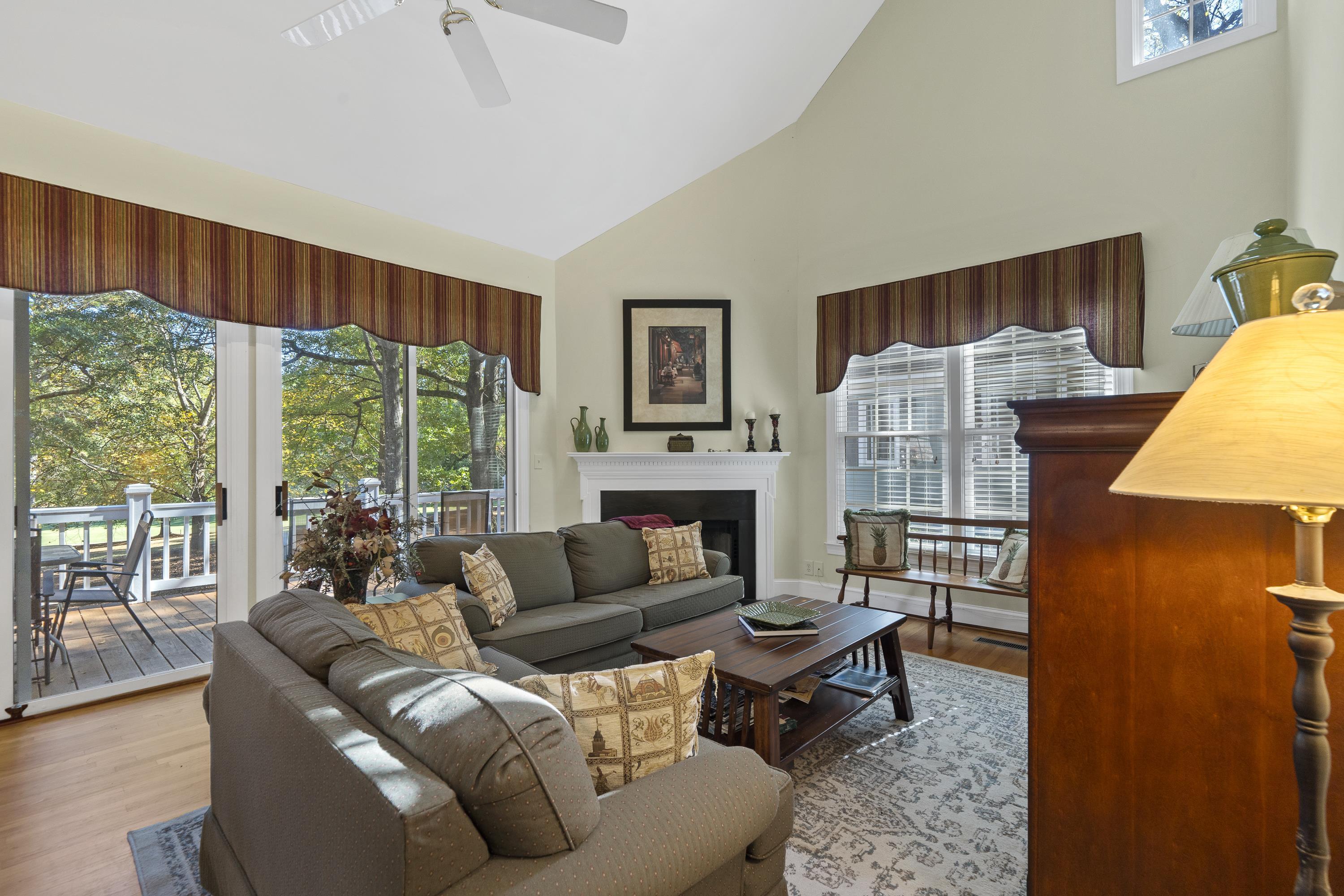 131 OAKTON SOUTH image 8