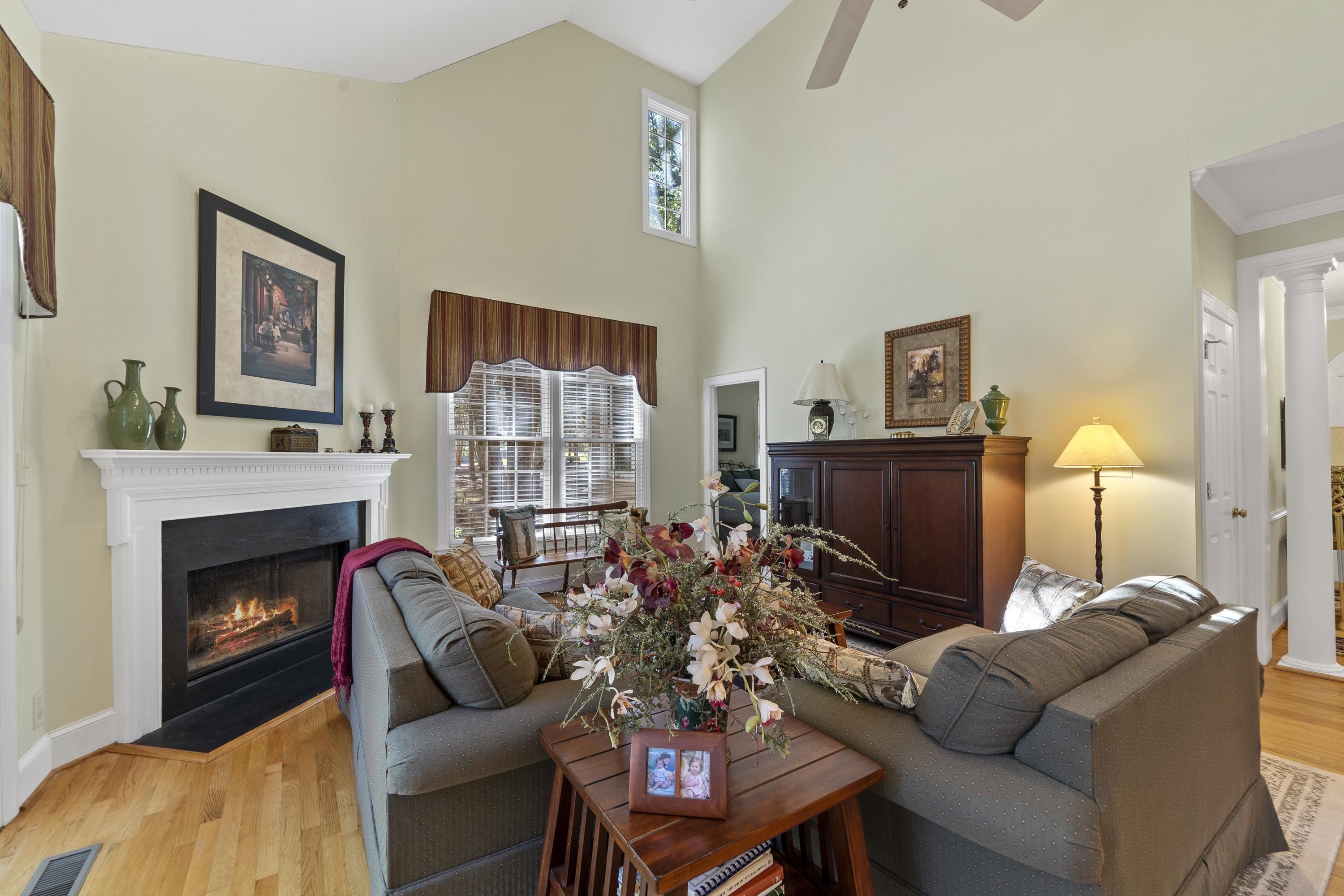 131 OAKTON SOUTH image 9