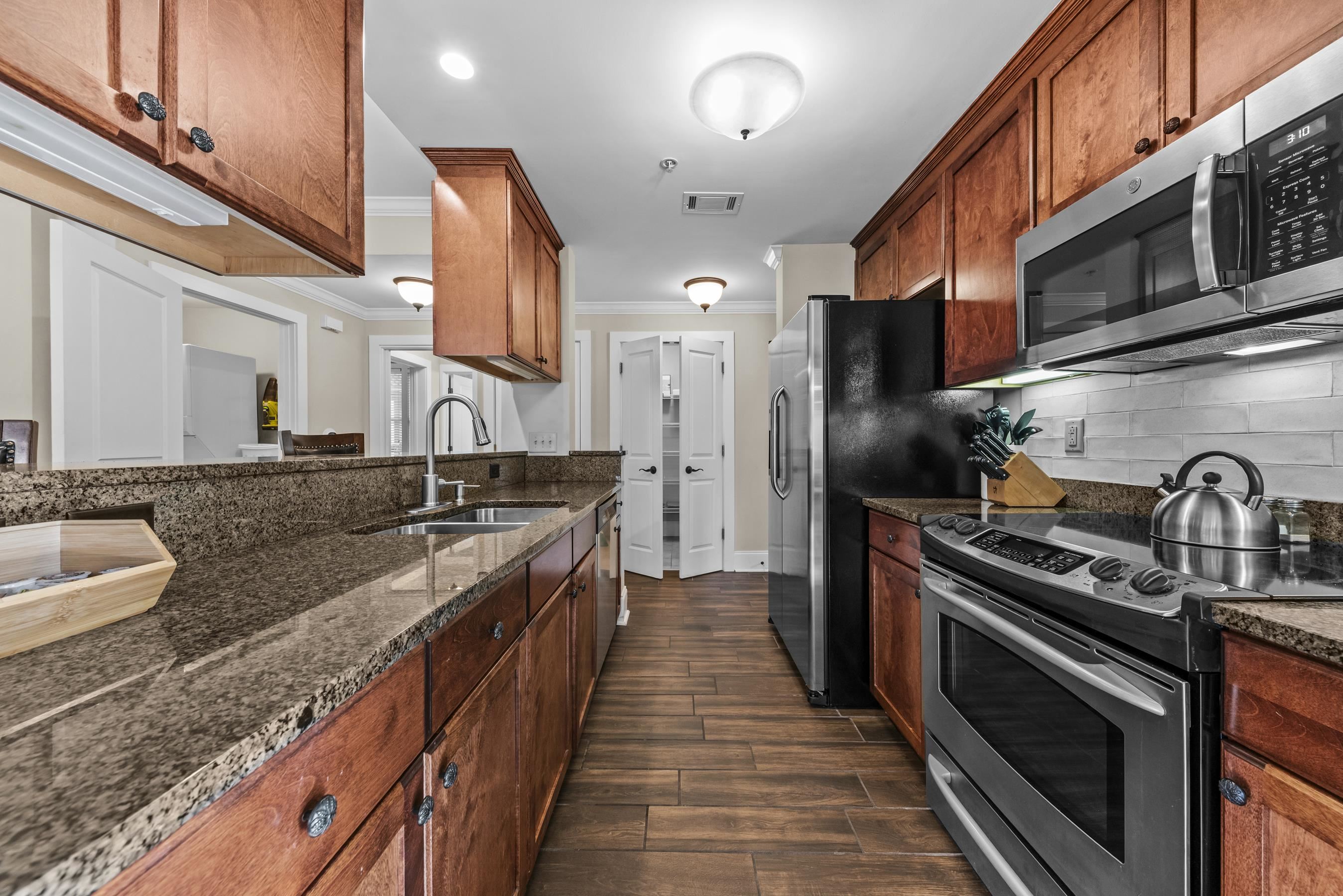 1030A CREEKSIDE image 19