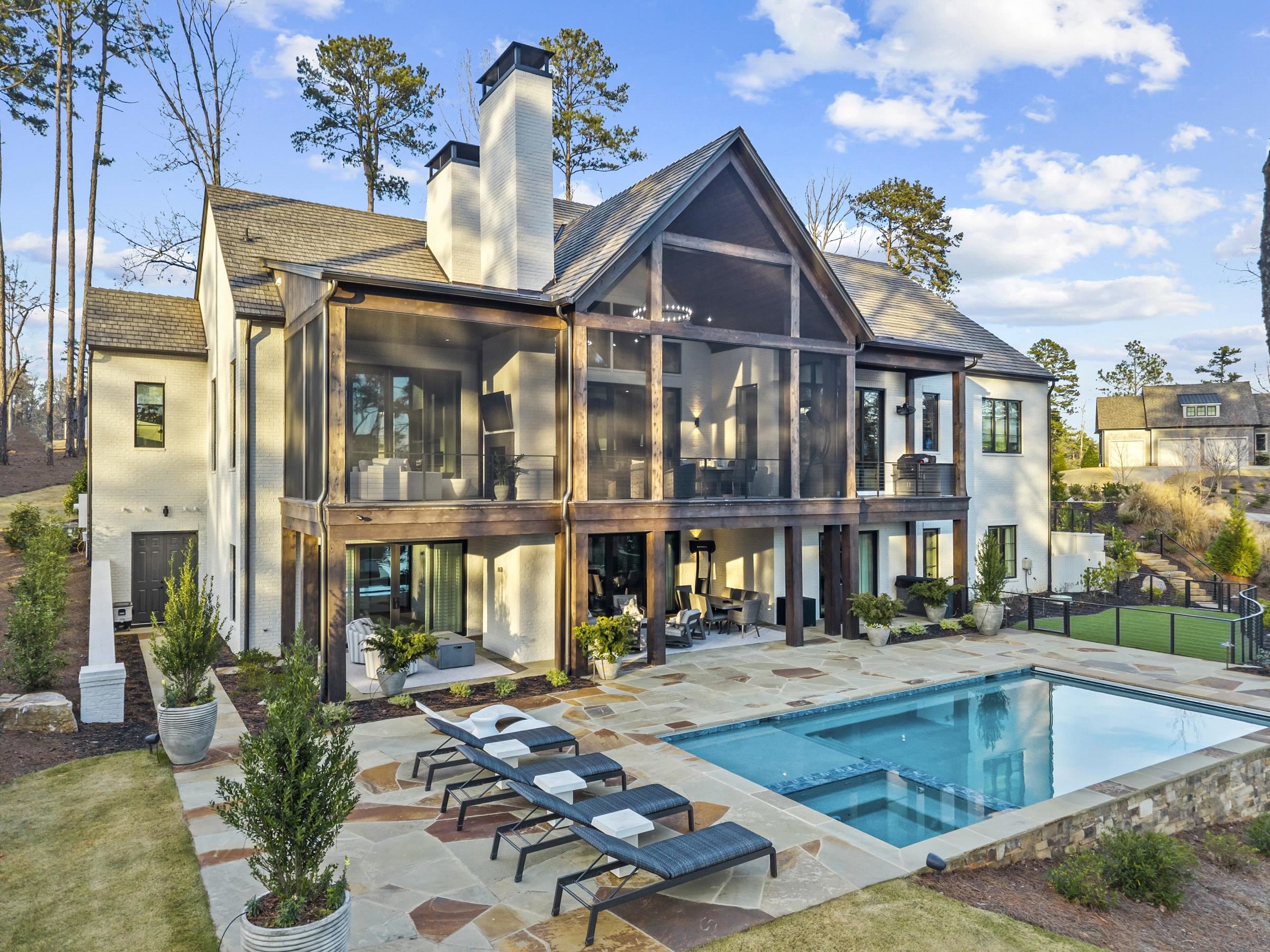 1131 NEARY RIDGE image 3