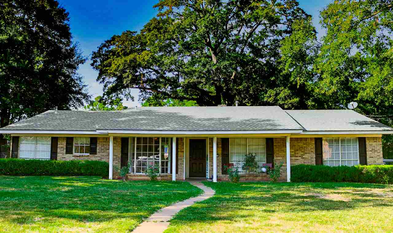 323 Robinwood Dr E,White Oak, TX 323 Robinwood Dr E,White Oak, TX