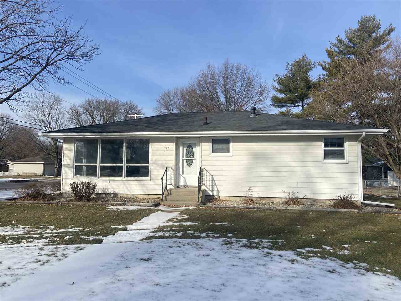 These stays are highly rated for location, cleanliness cozy little room