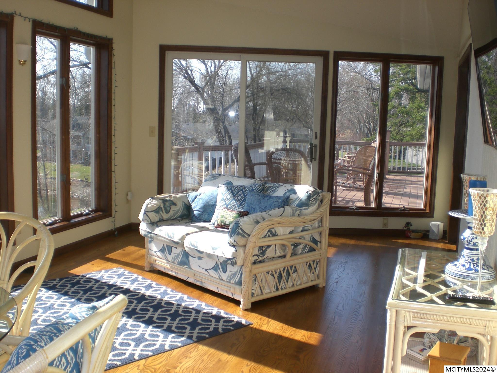 11 Knollwood Ct