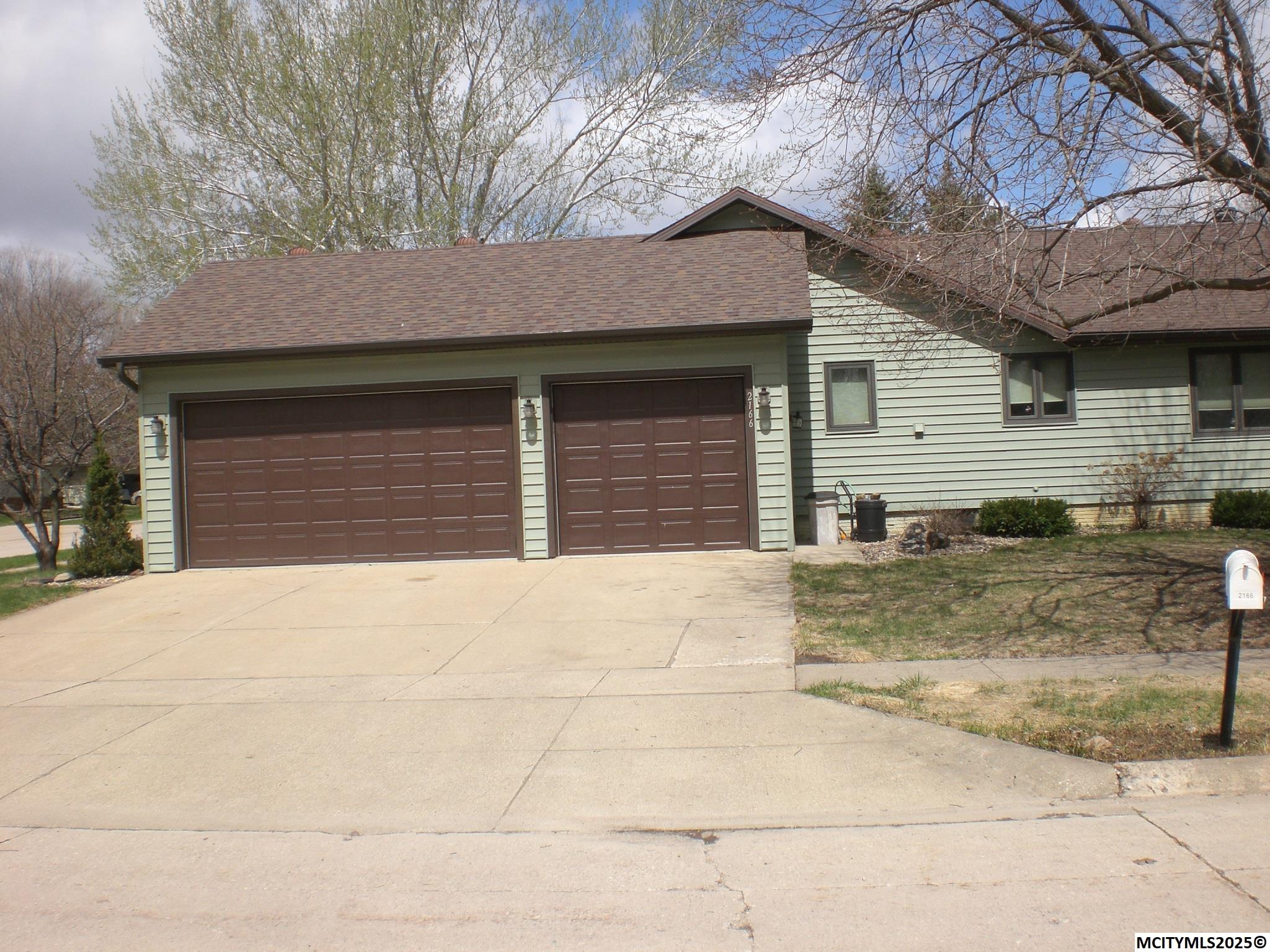 2166 Springview Dr