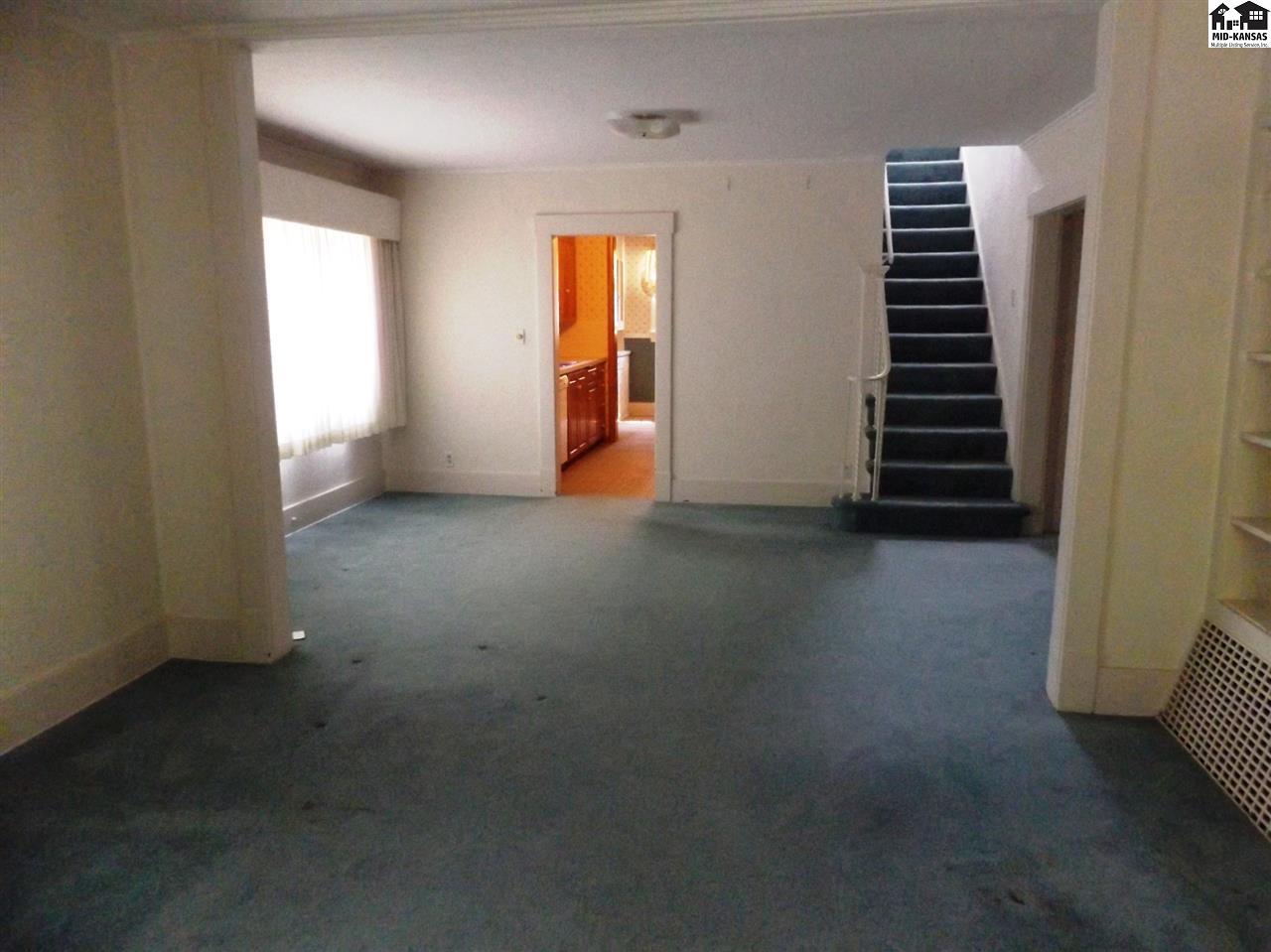 202 S New St