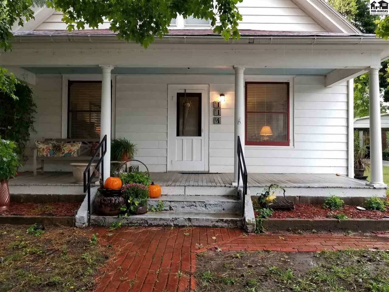 114 S Lincoln St, Marquette, KS 67464