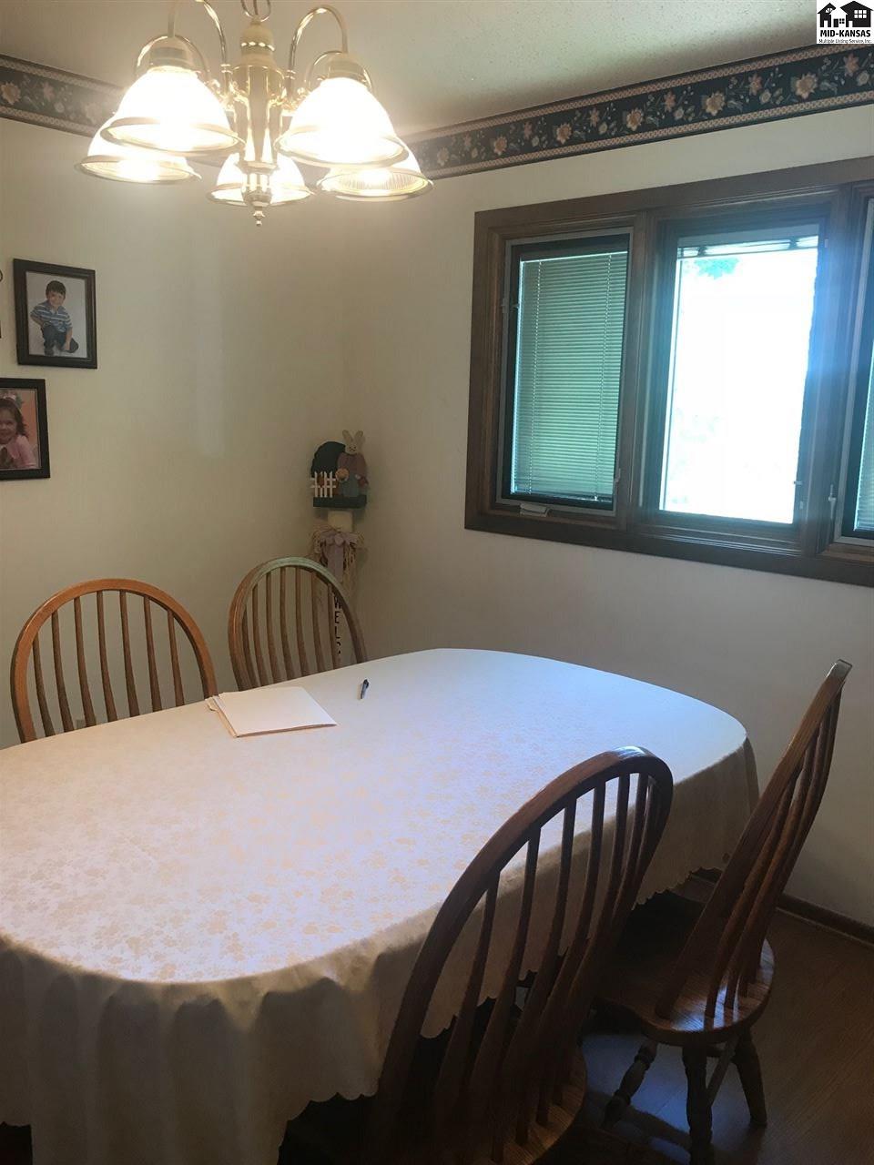 313 E El Dorado Ave