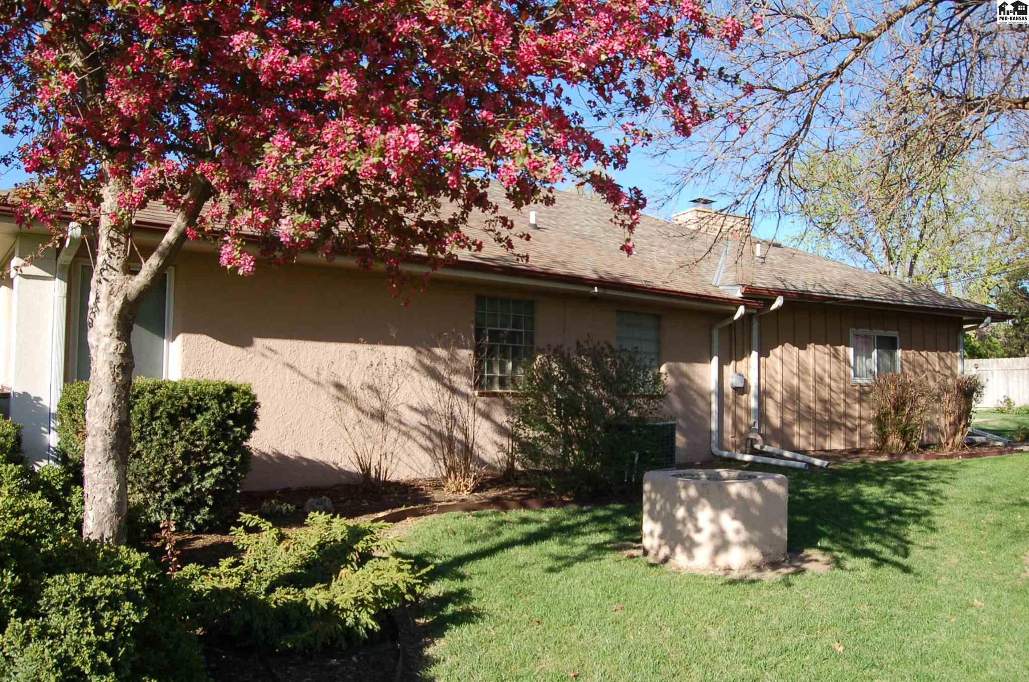 416 N Lakeside Dr, McPherson, KS 67460 Four Seasons Realtors McPherson, KS