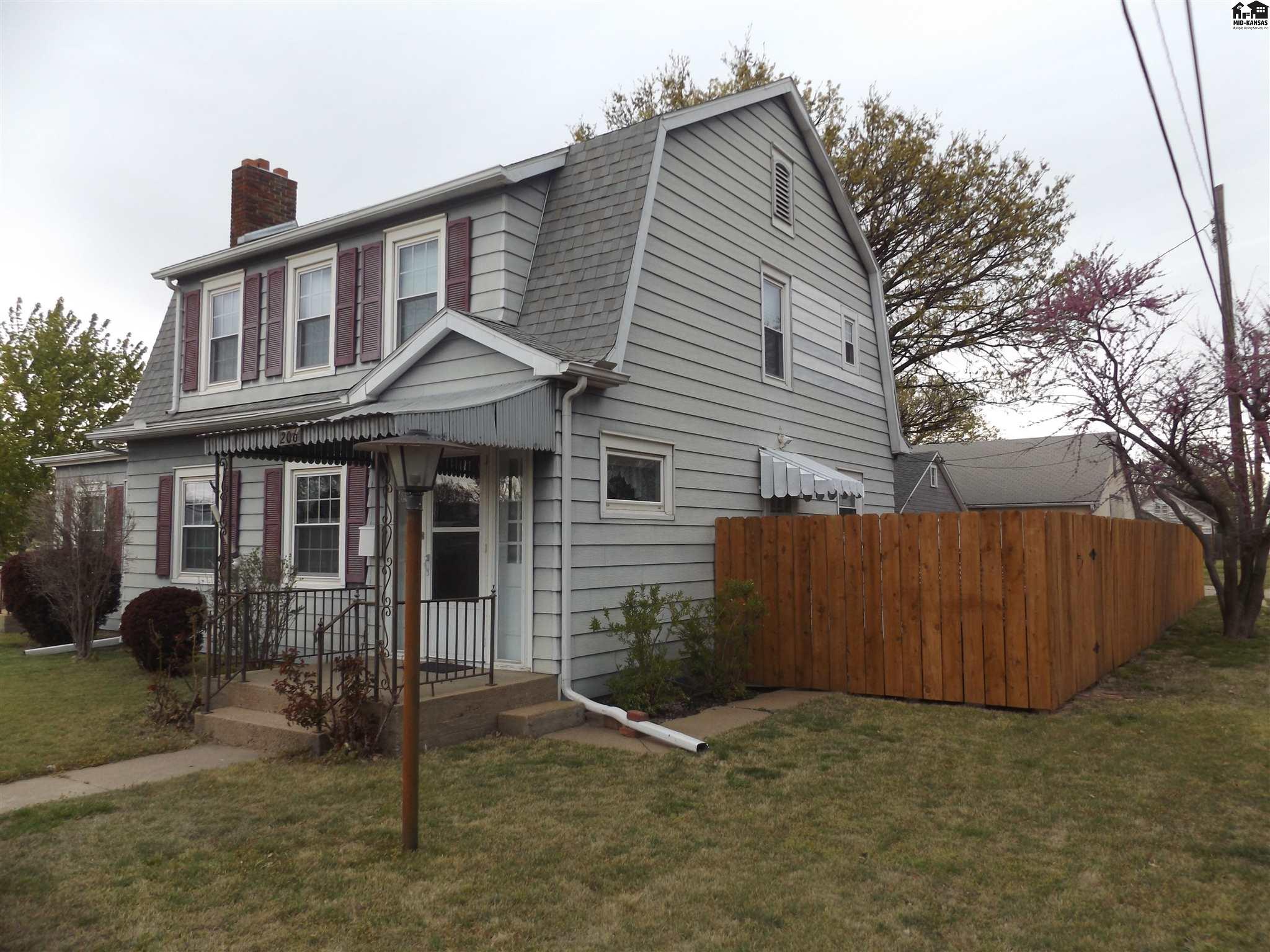 206 E Broadway St