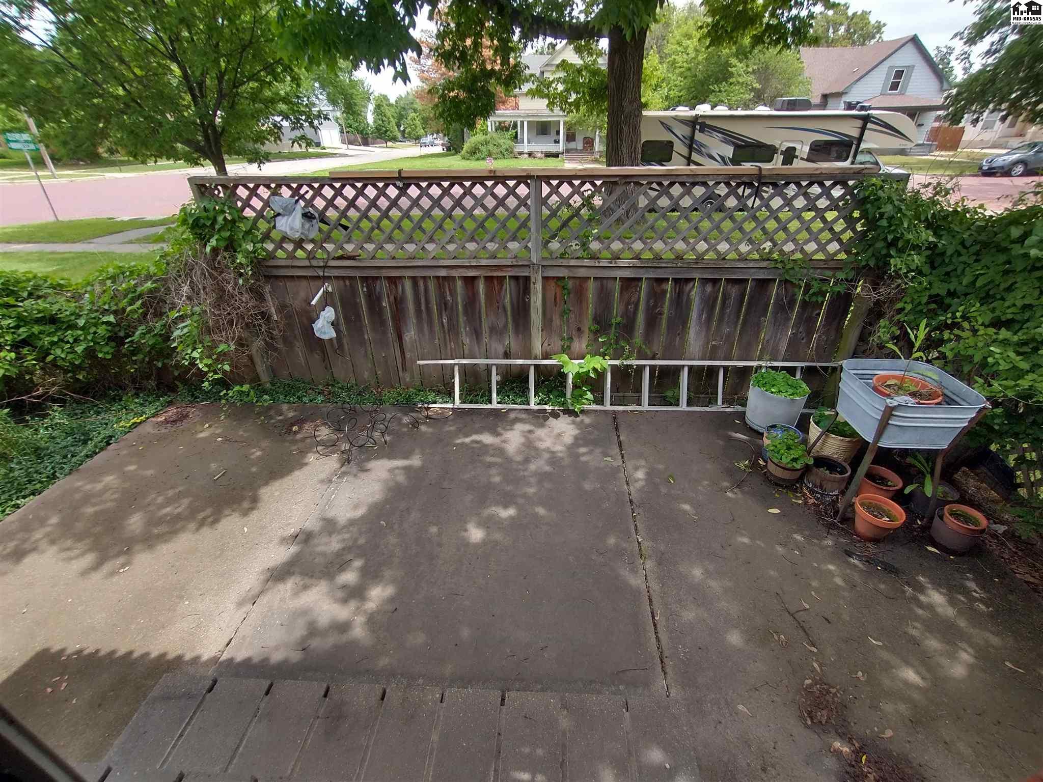 123 E Cleveland St