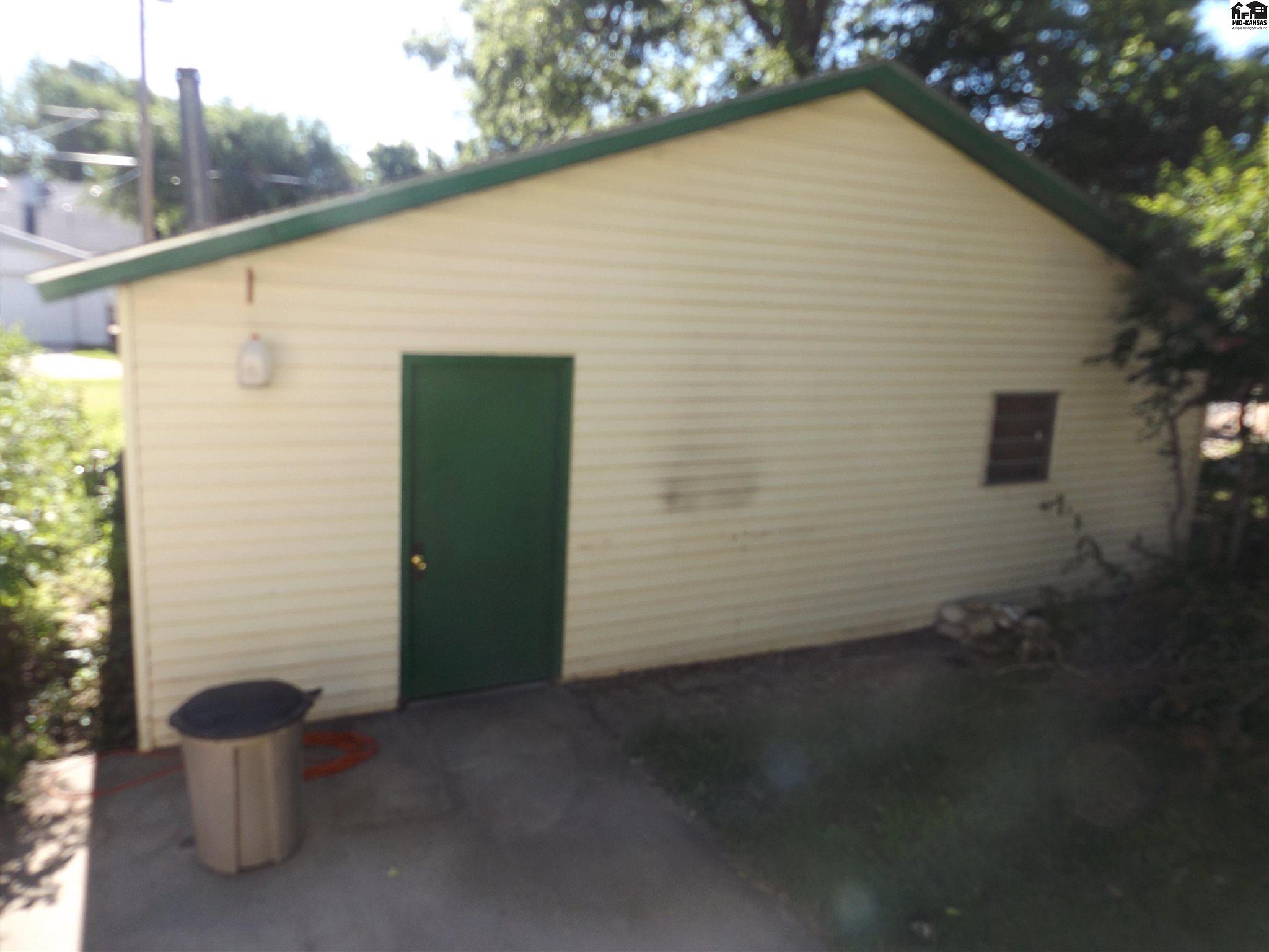120 N Oak St