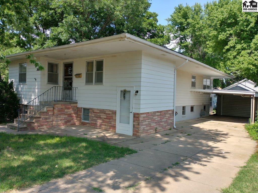 206 N Oak St