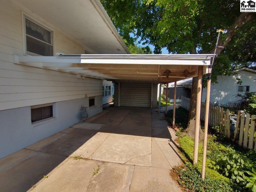 206 N Oak St