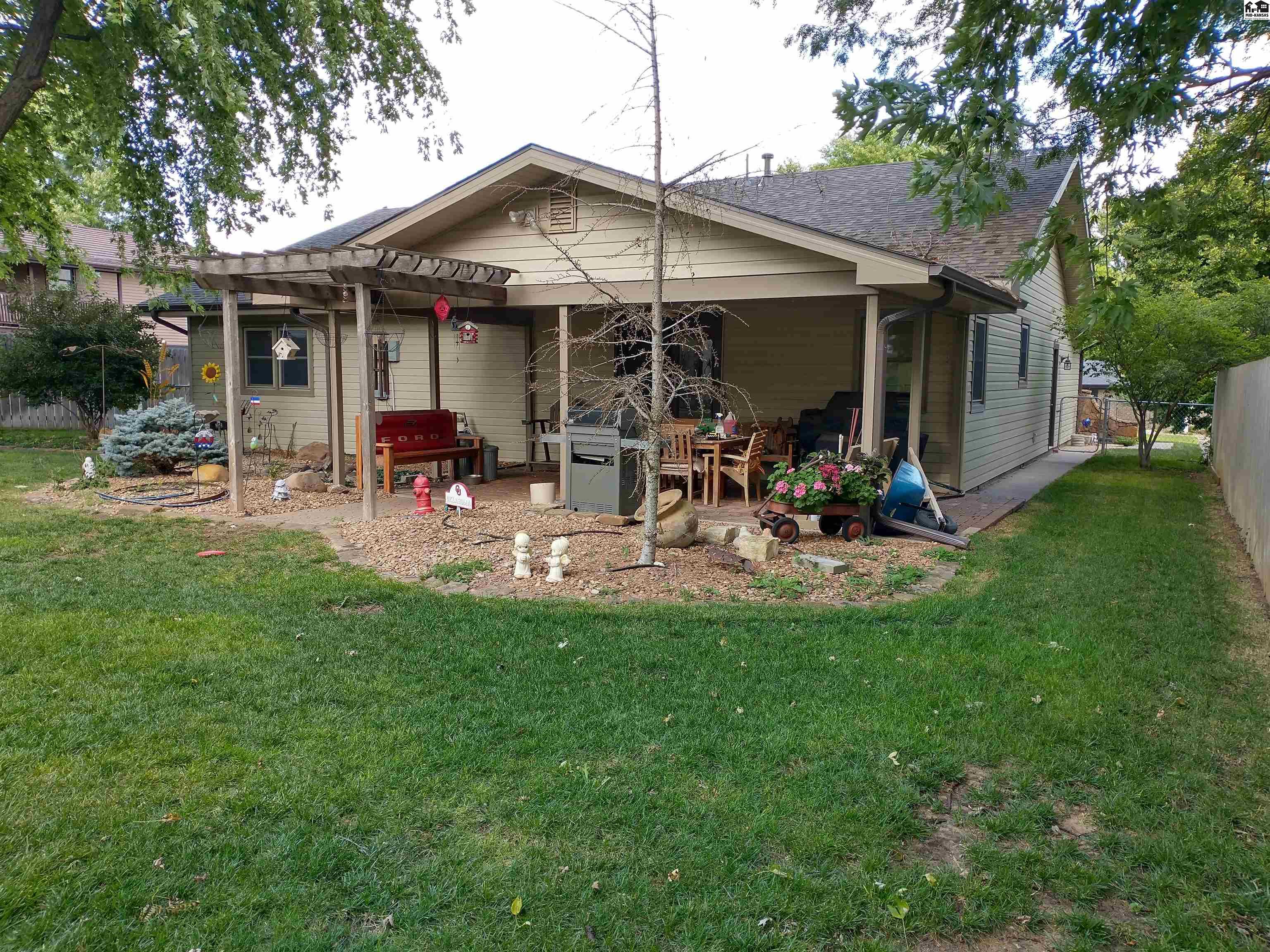 587 Sunrise Ave
