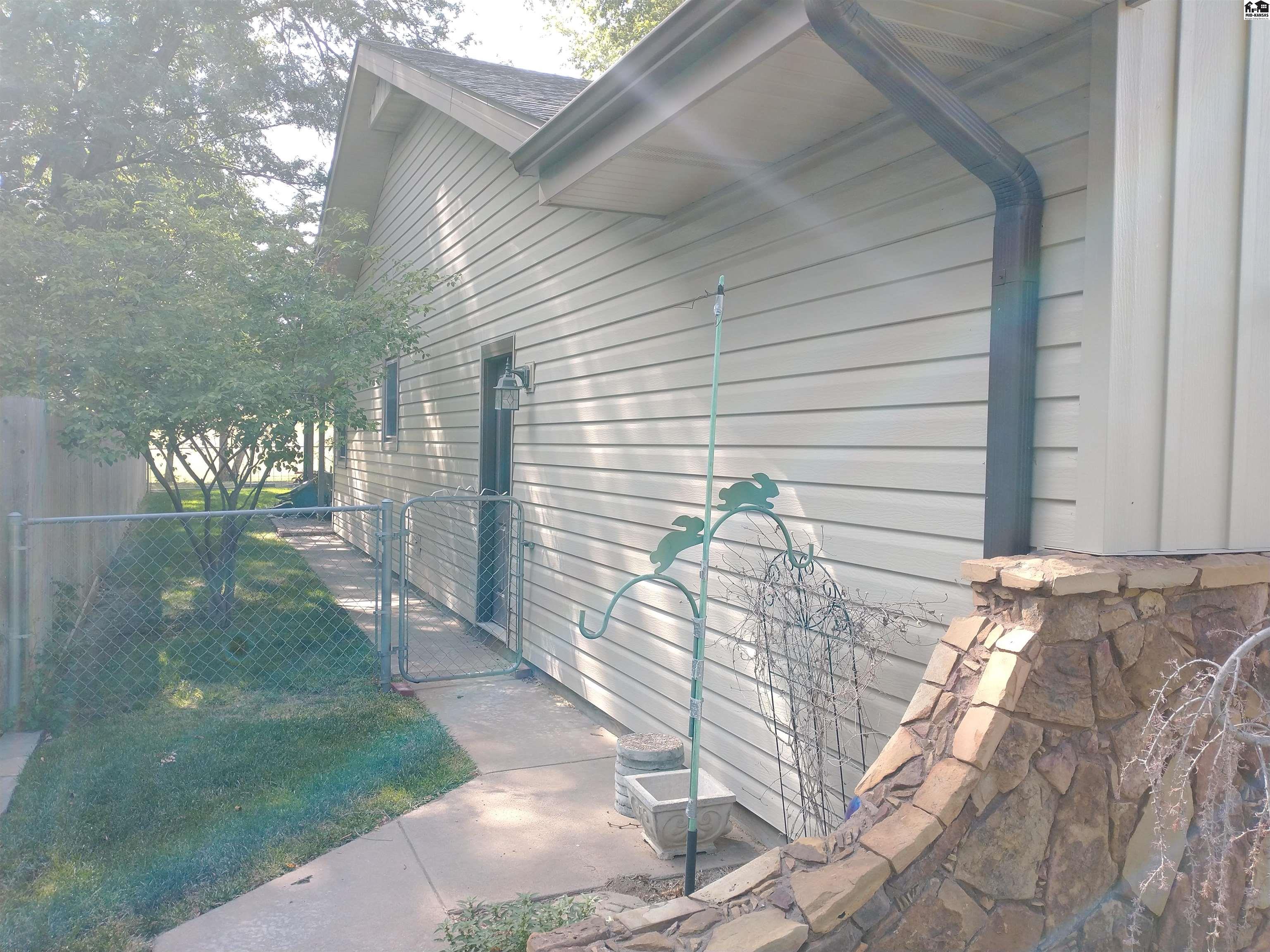 587 Sunrise Ave