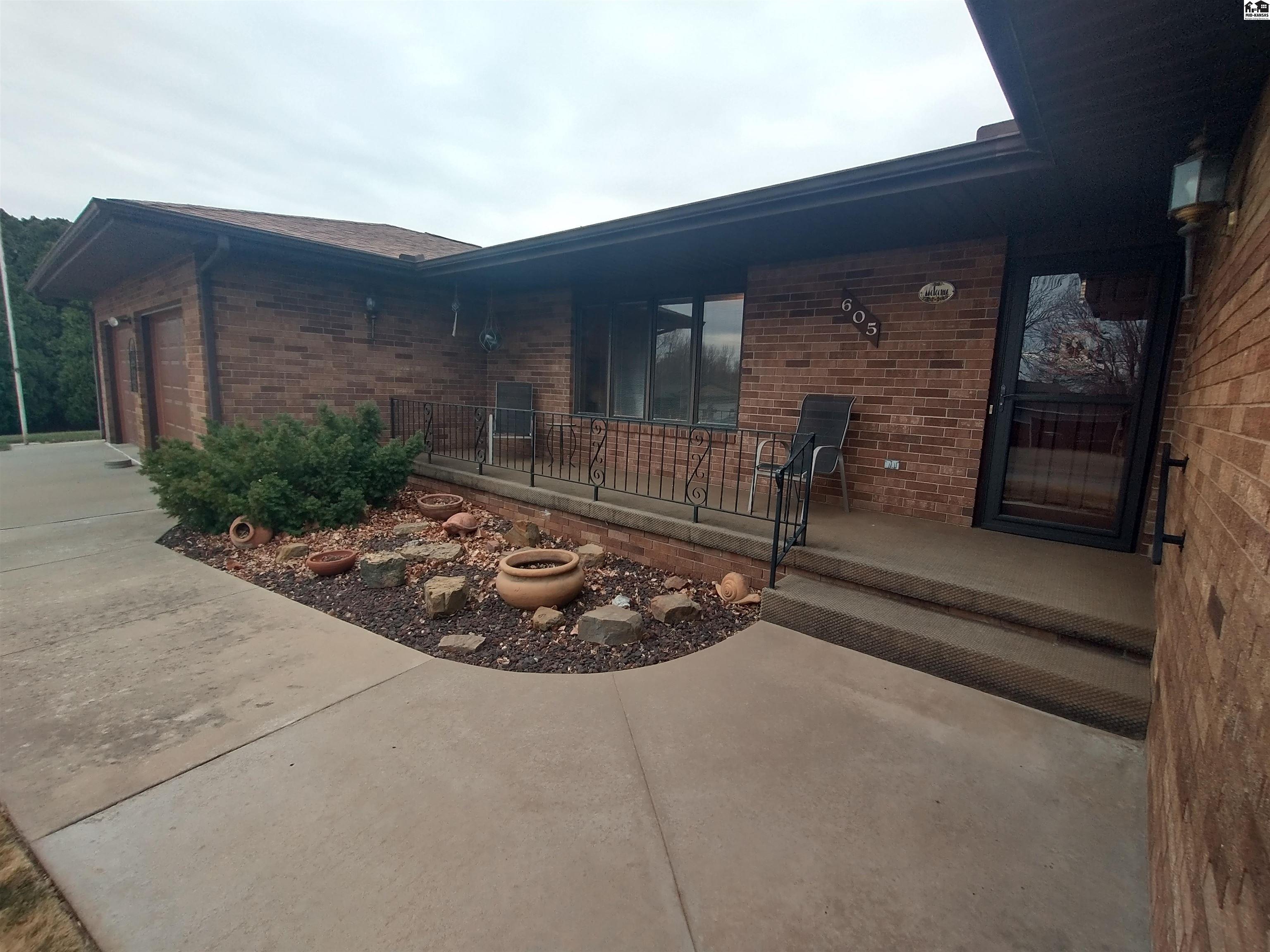 605 Sunrise Ave