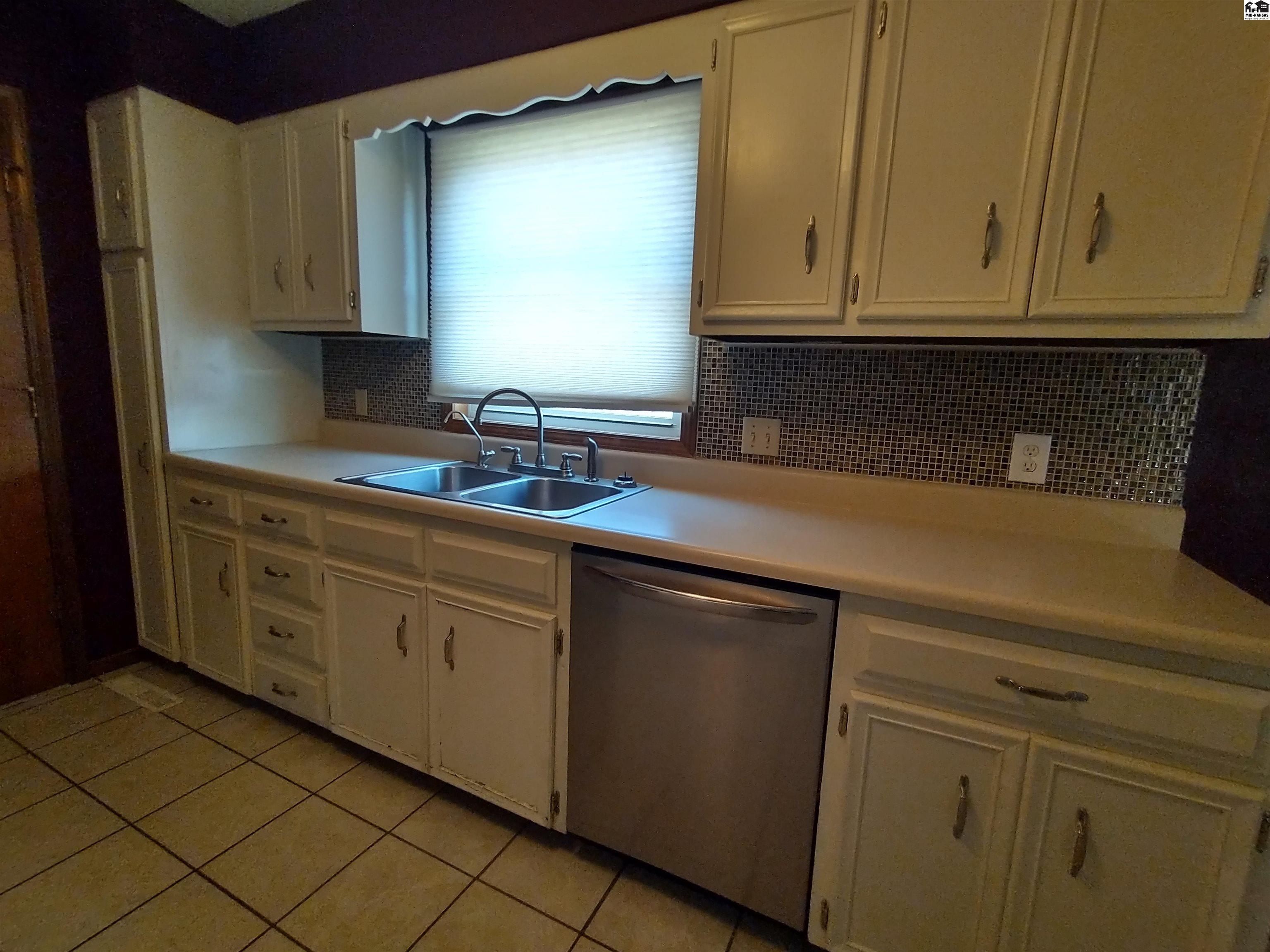 1406 Western Ave