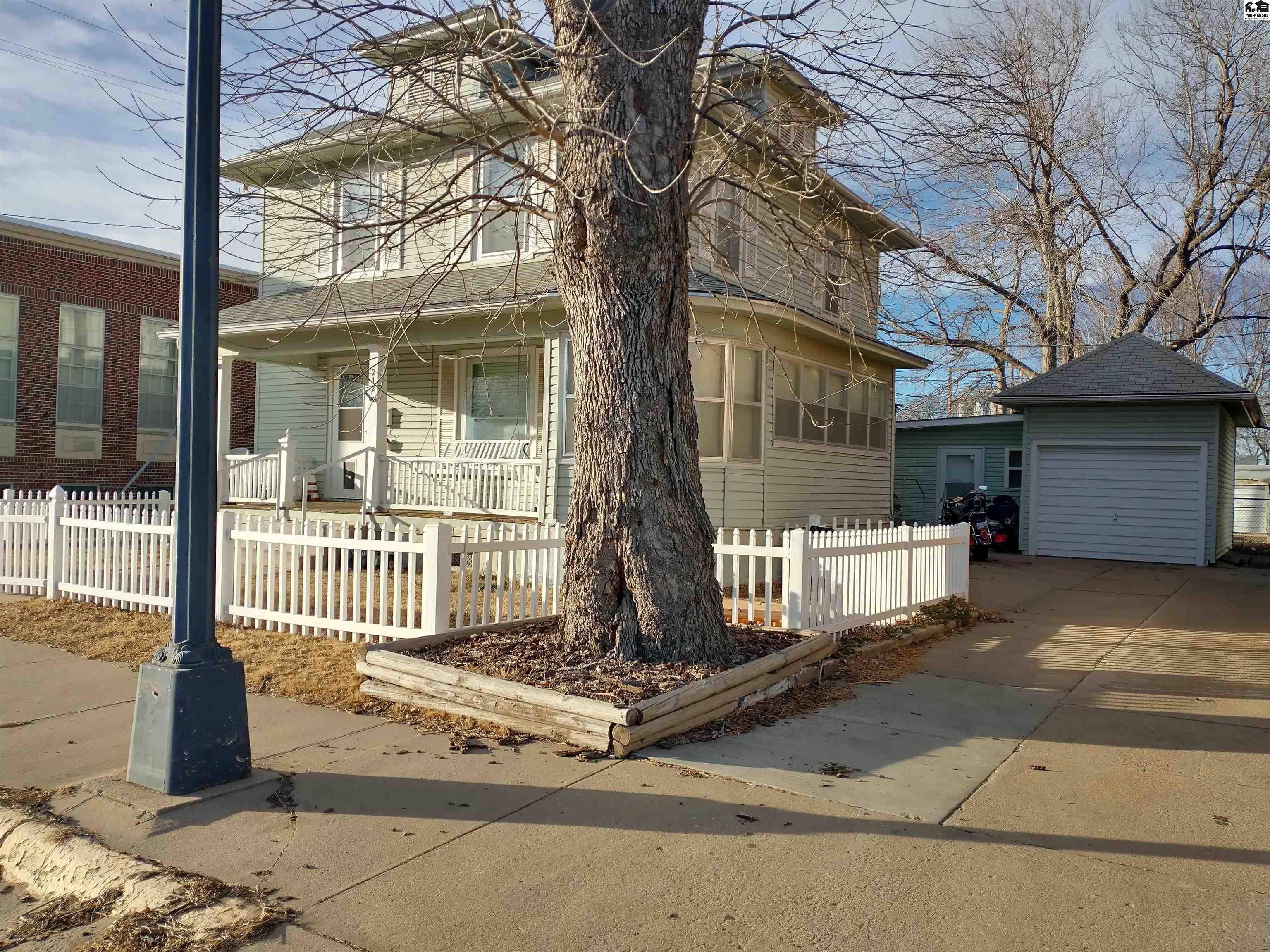 212 E 3rd St