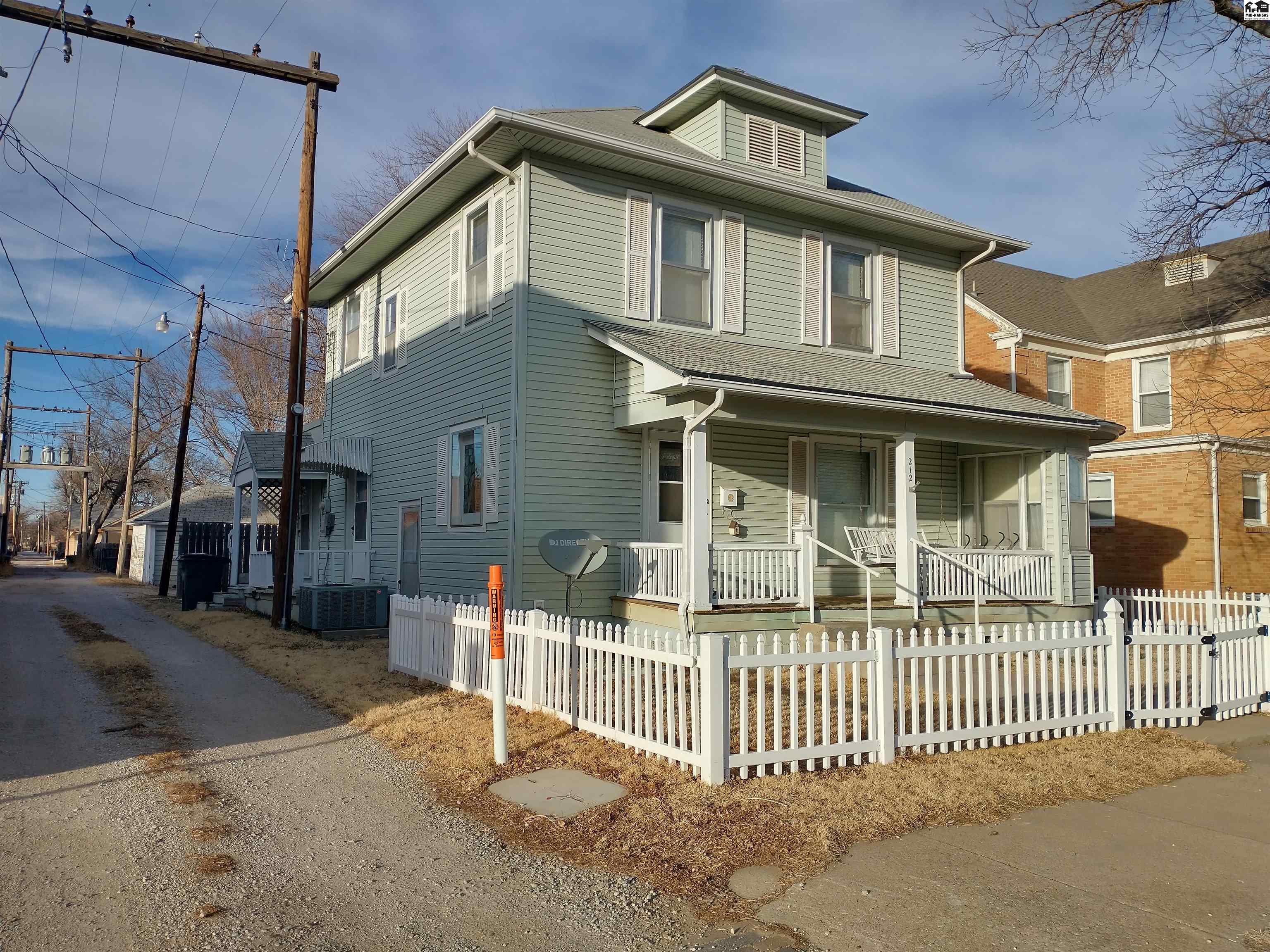 212 E 3rd St