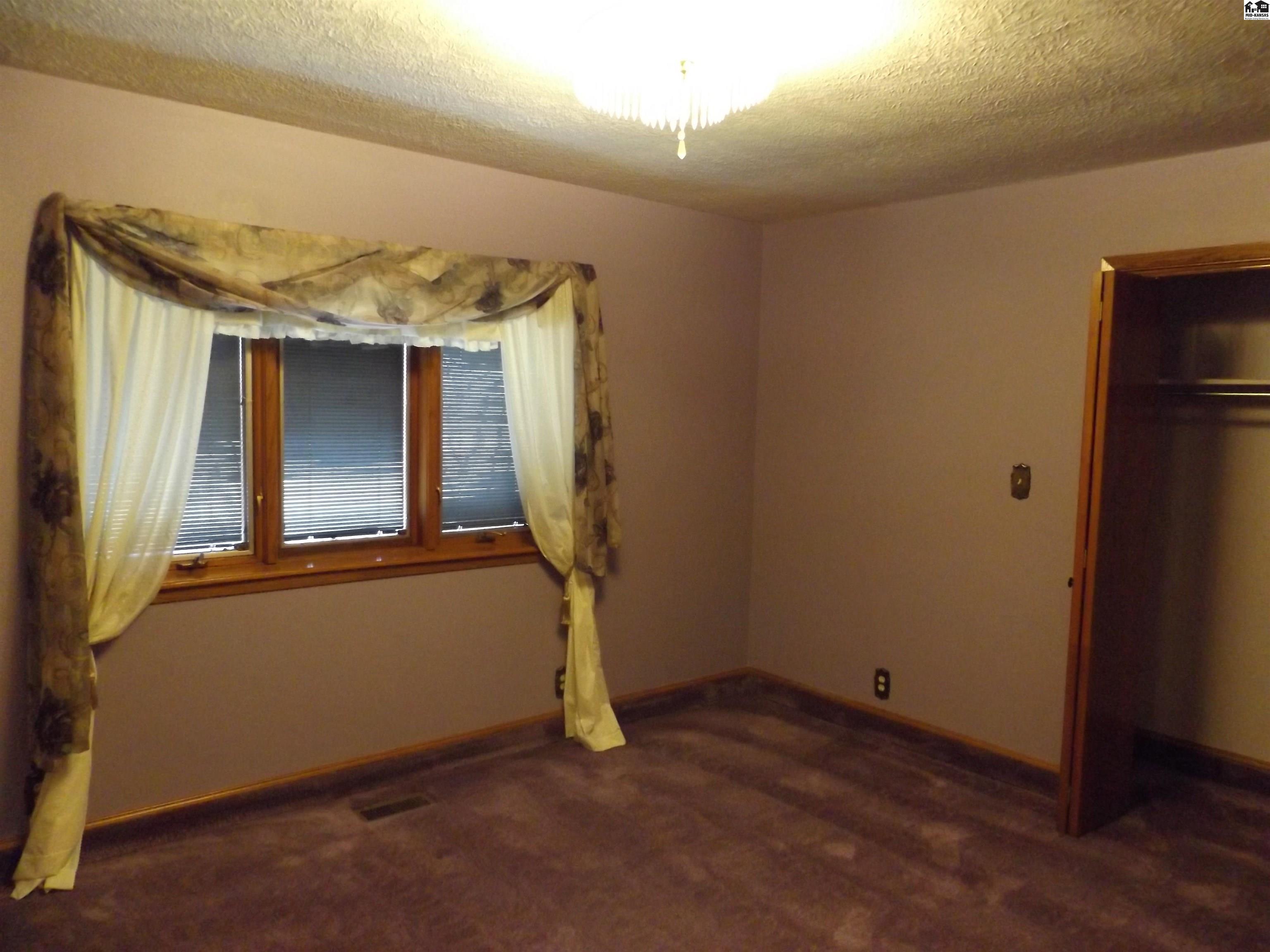 1473 W US Highway 50