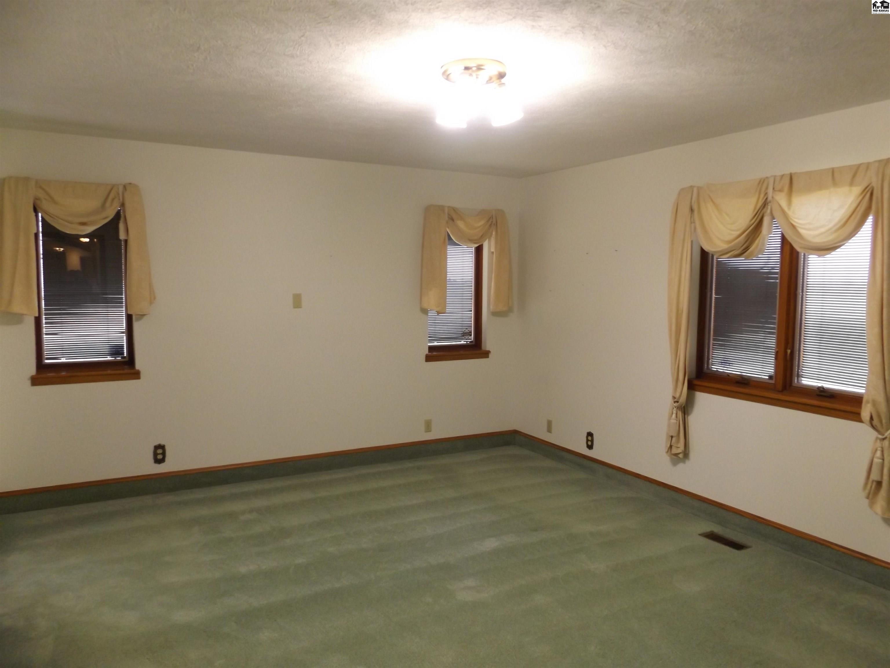 1473 W US Highway 50