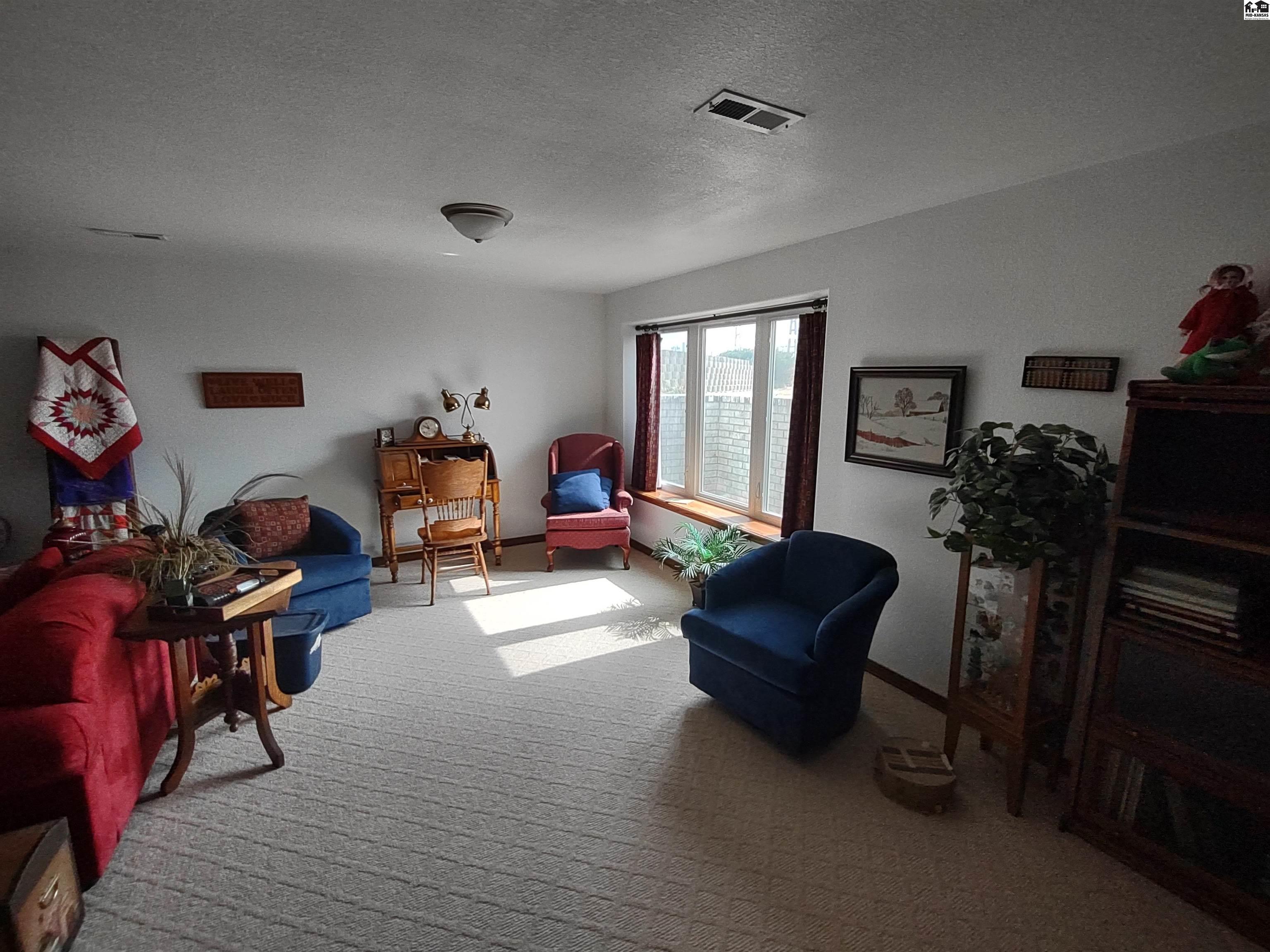 10290 SW Lakeview Dr
