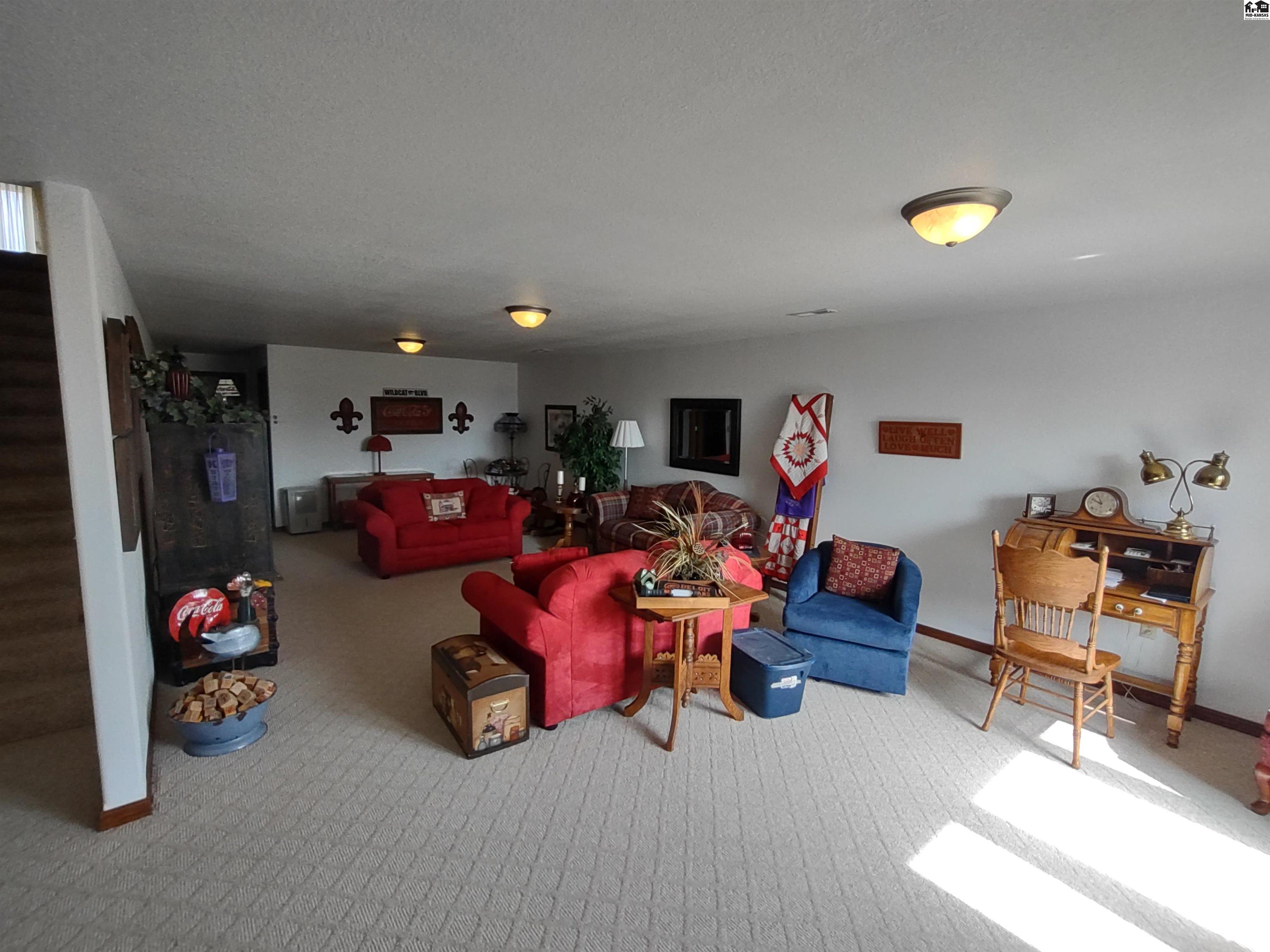 10290 SW Lakeview Dr