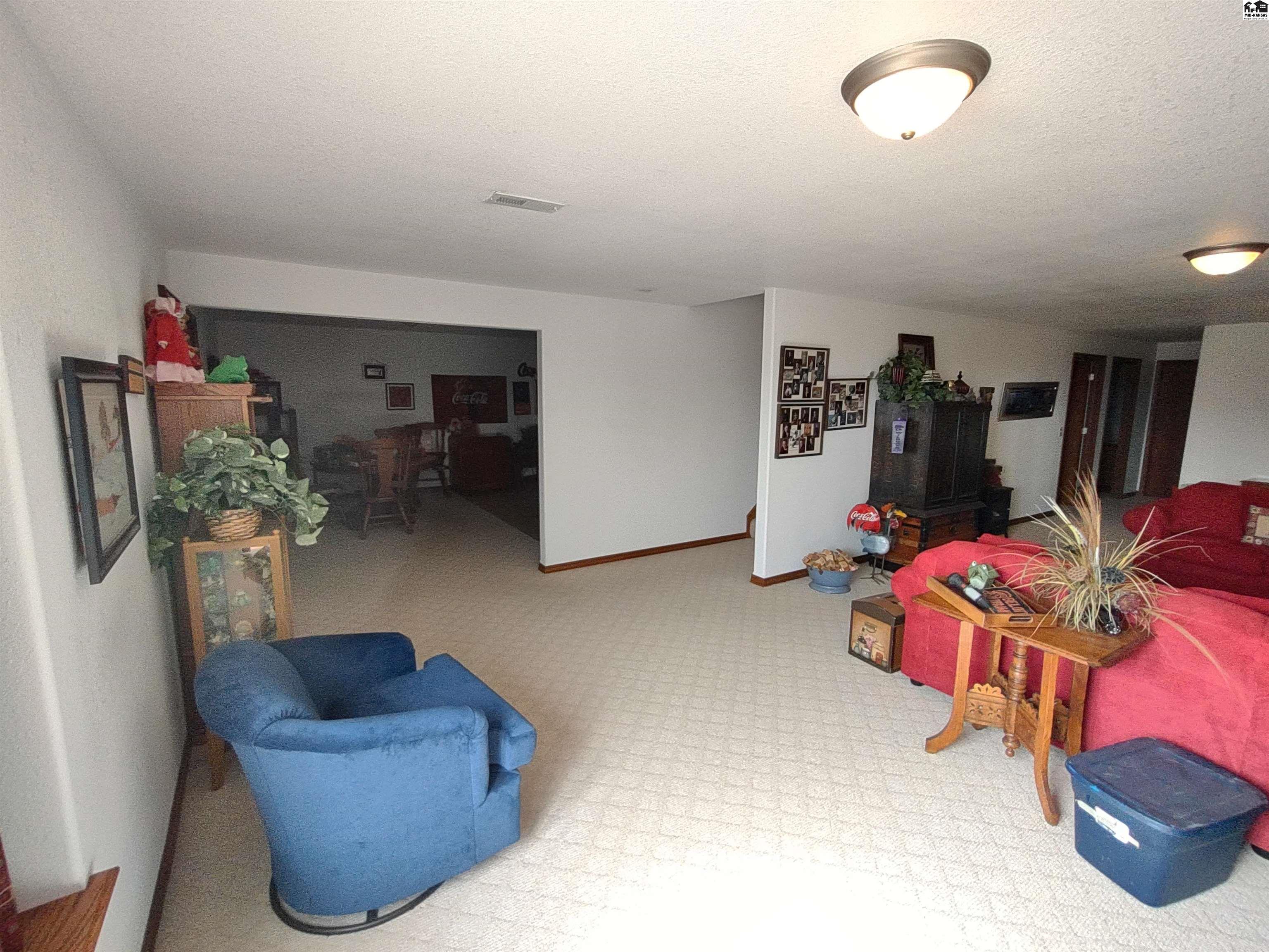 10290 SW Lakeview Dr