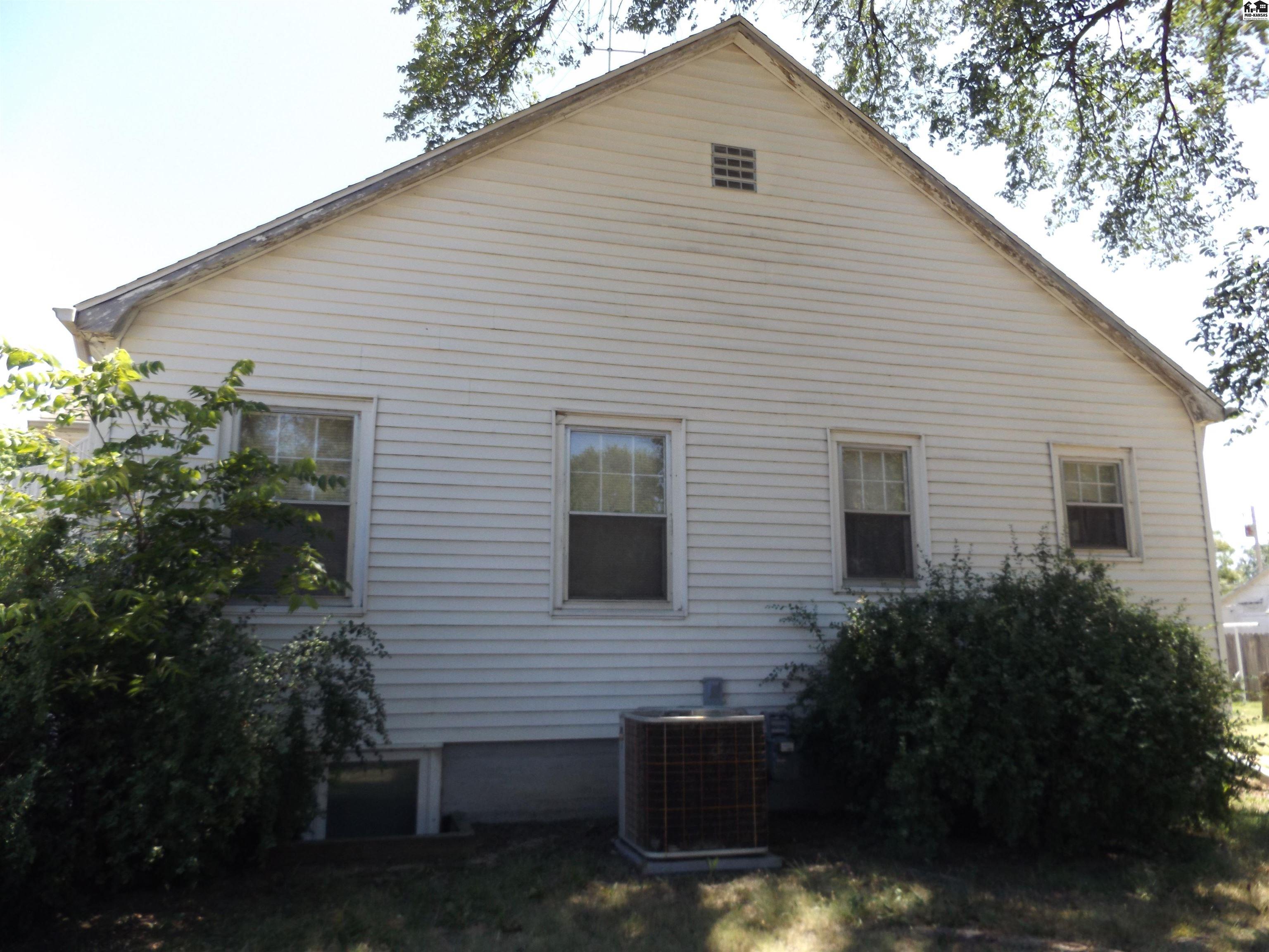 223 N Park Ave