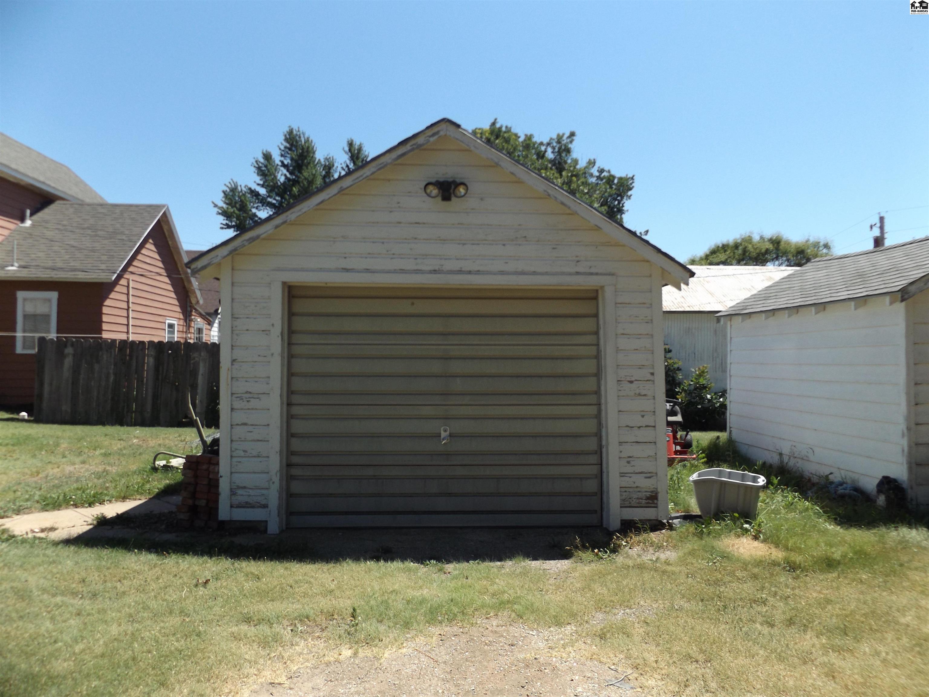 223 N Park Ave