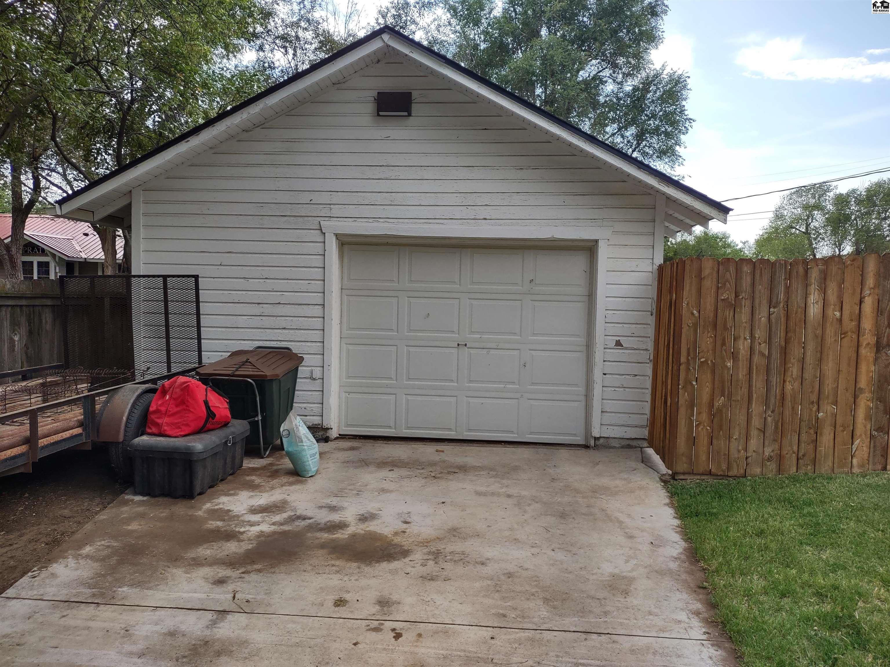 1123 Champa St