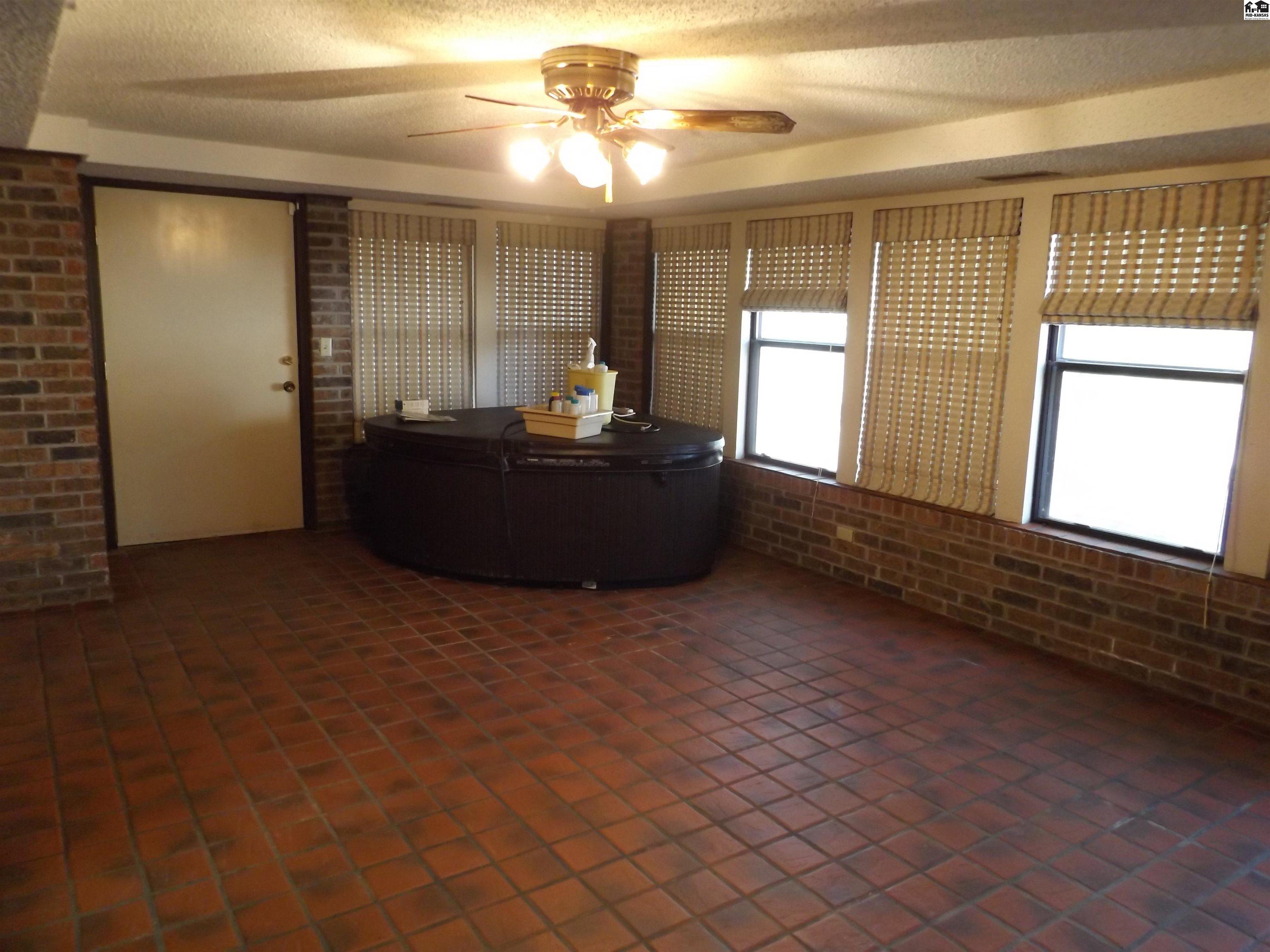 901 N Walnut St