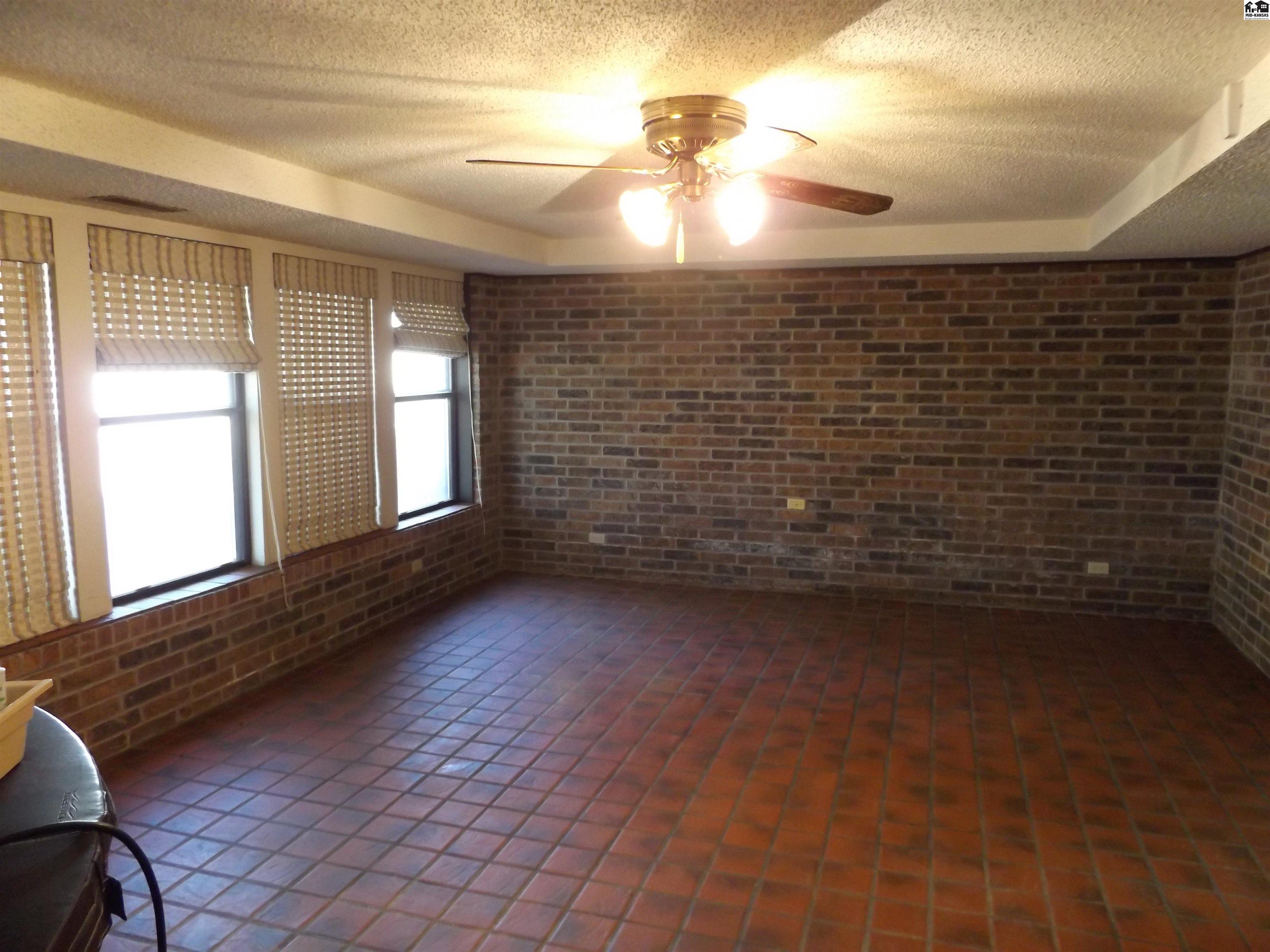 901 N Walnut St