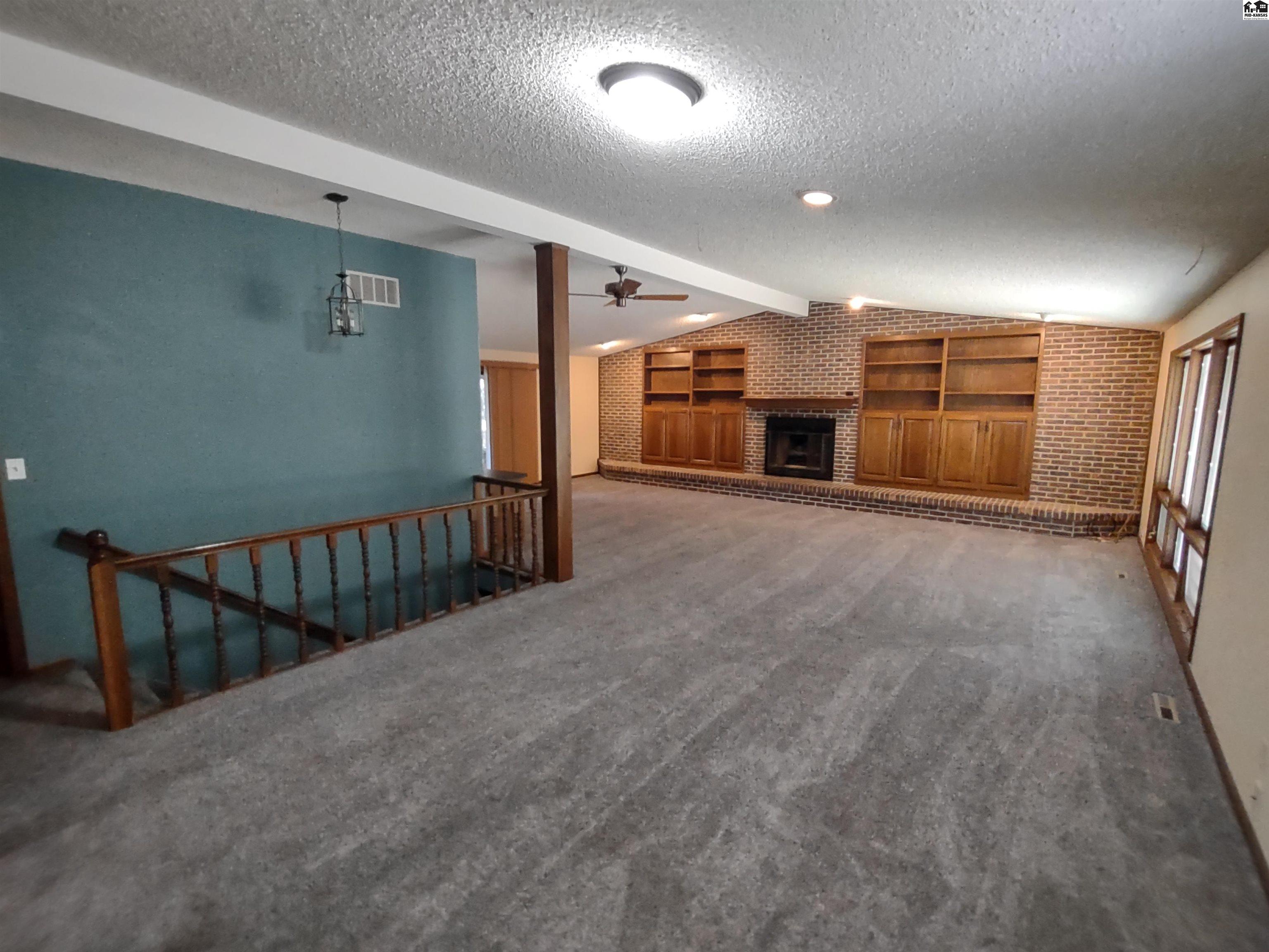 120199 W 1st St