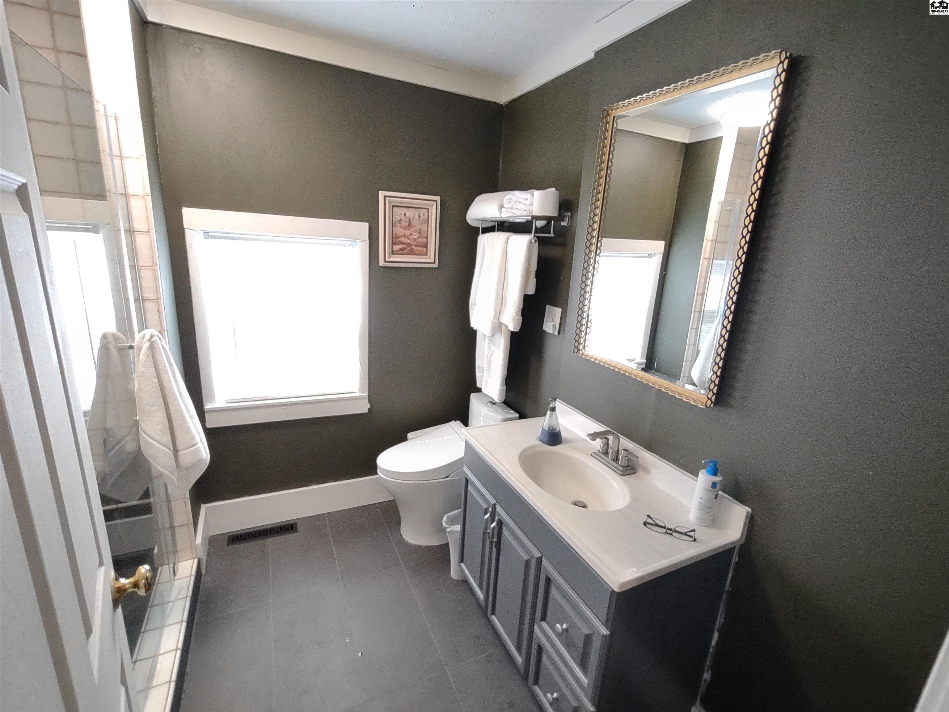 395 W River Rd