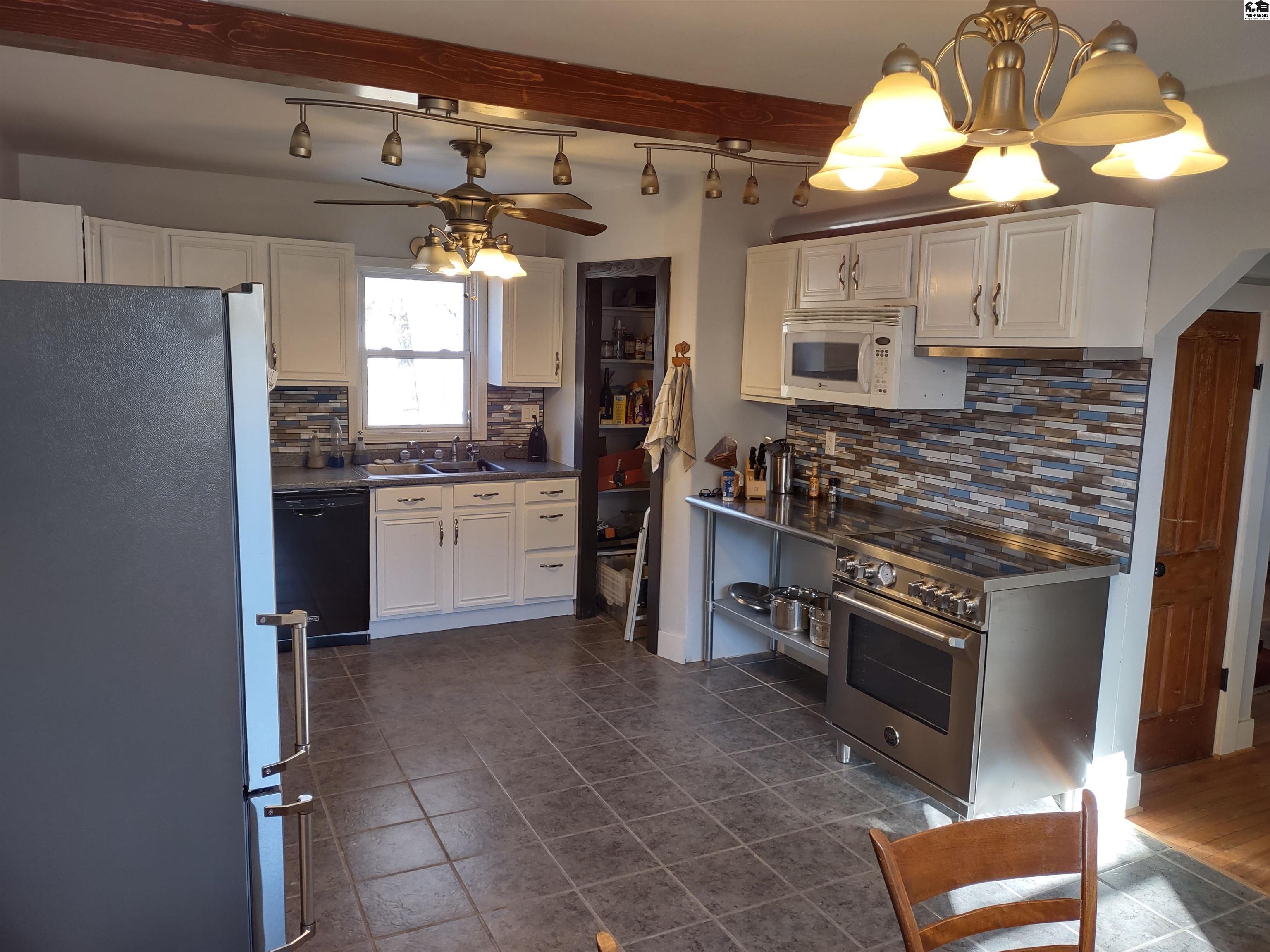 395 W River Rd