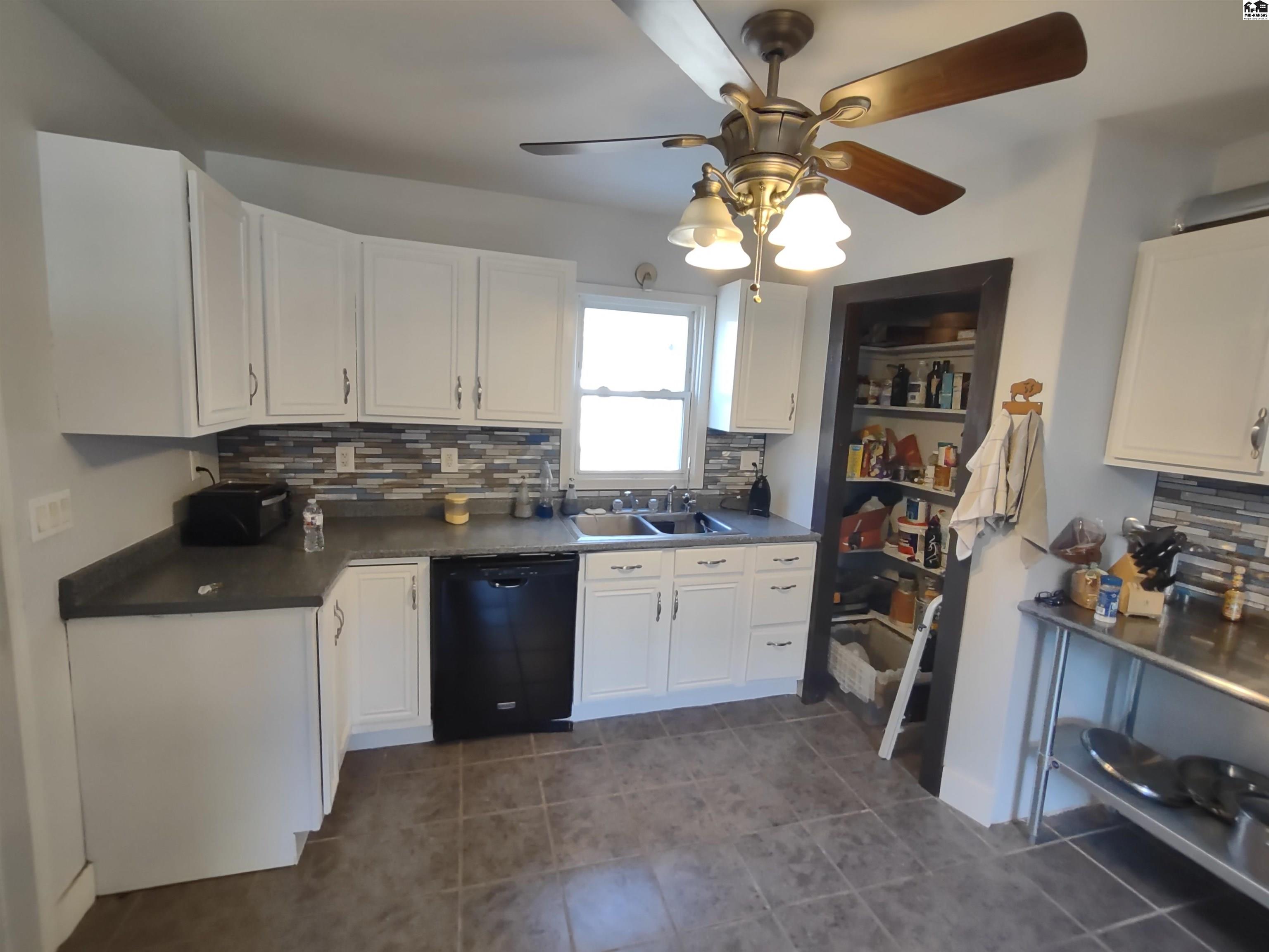 395 W River Rd