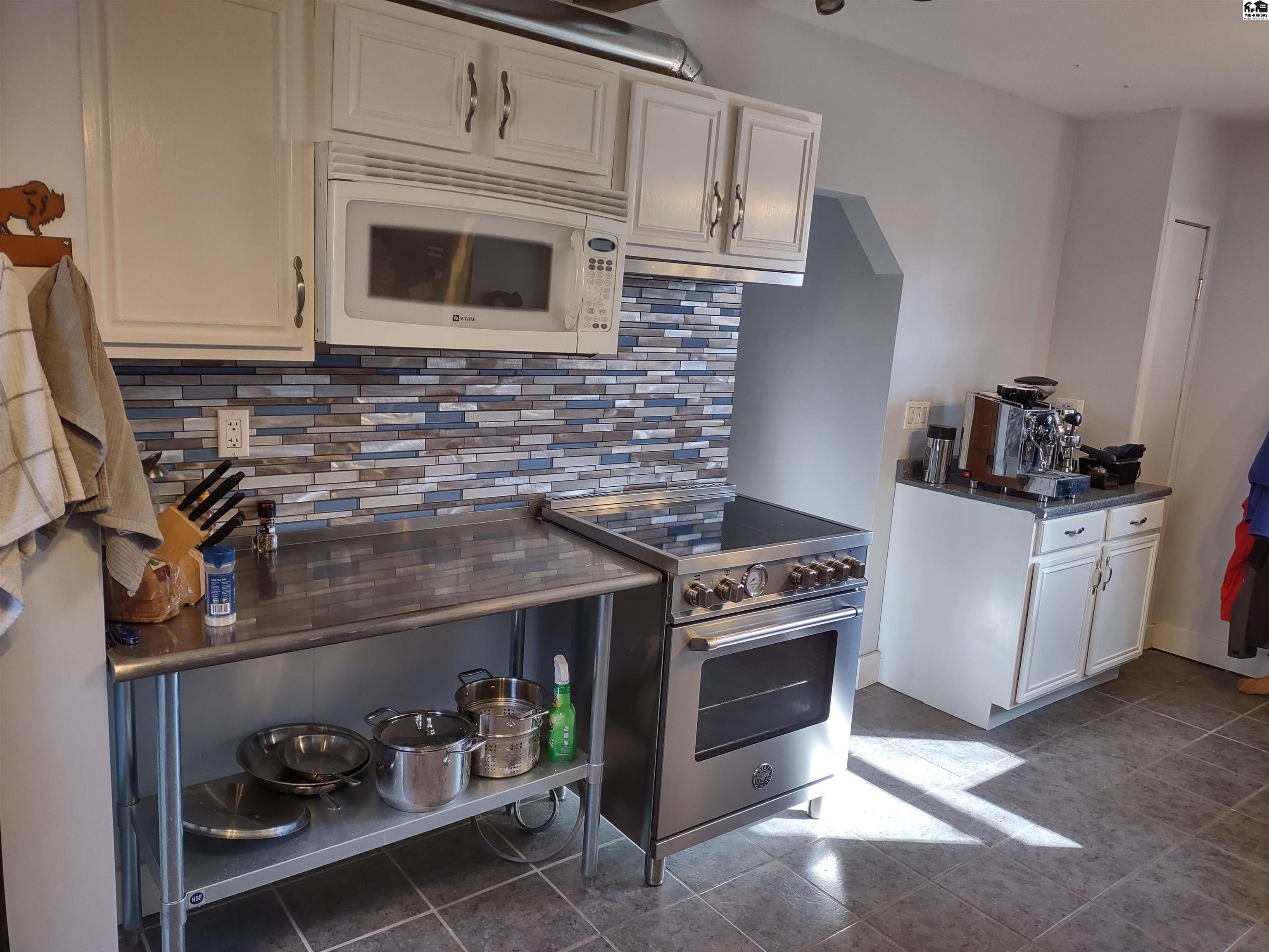 395 W River Rd