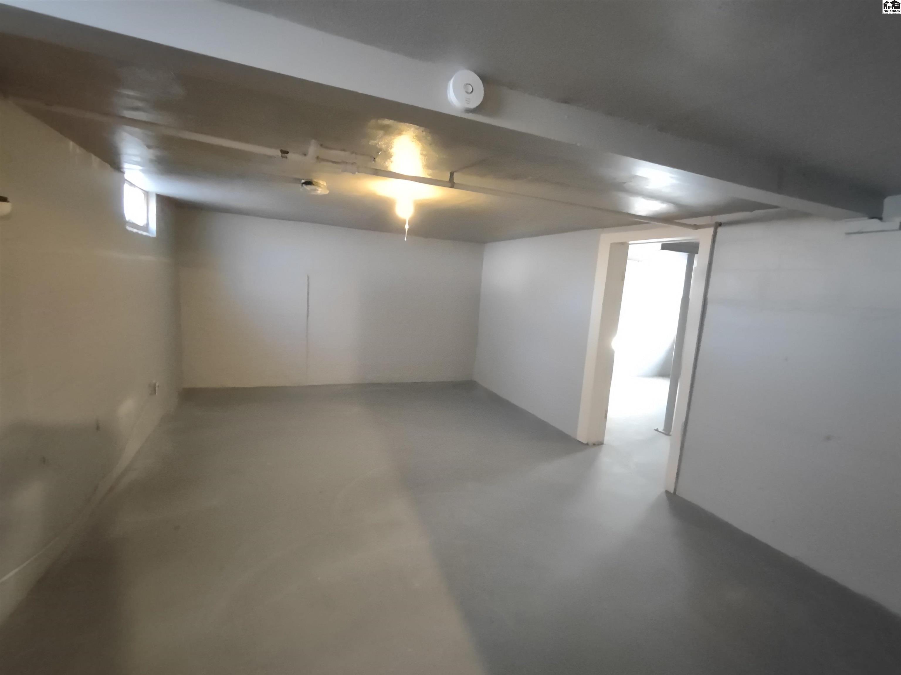 395 W River Rd