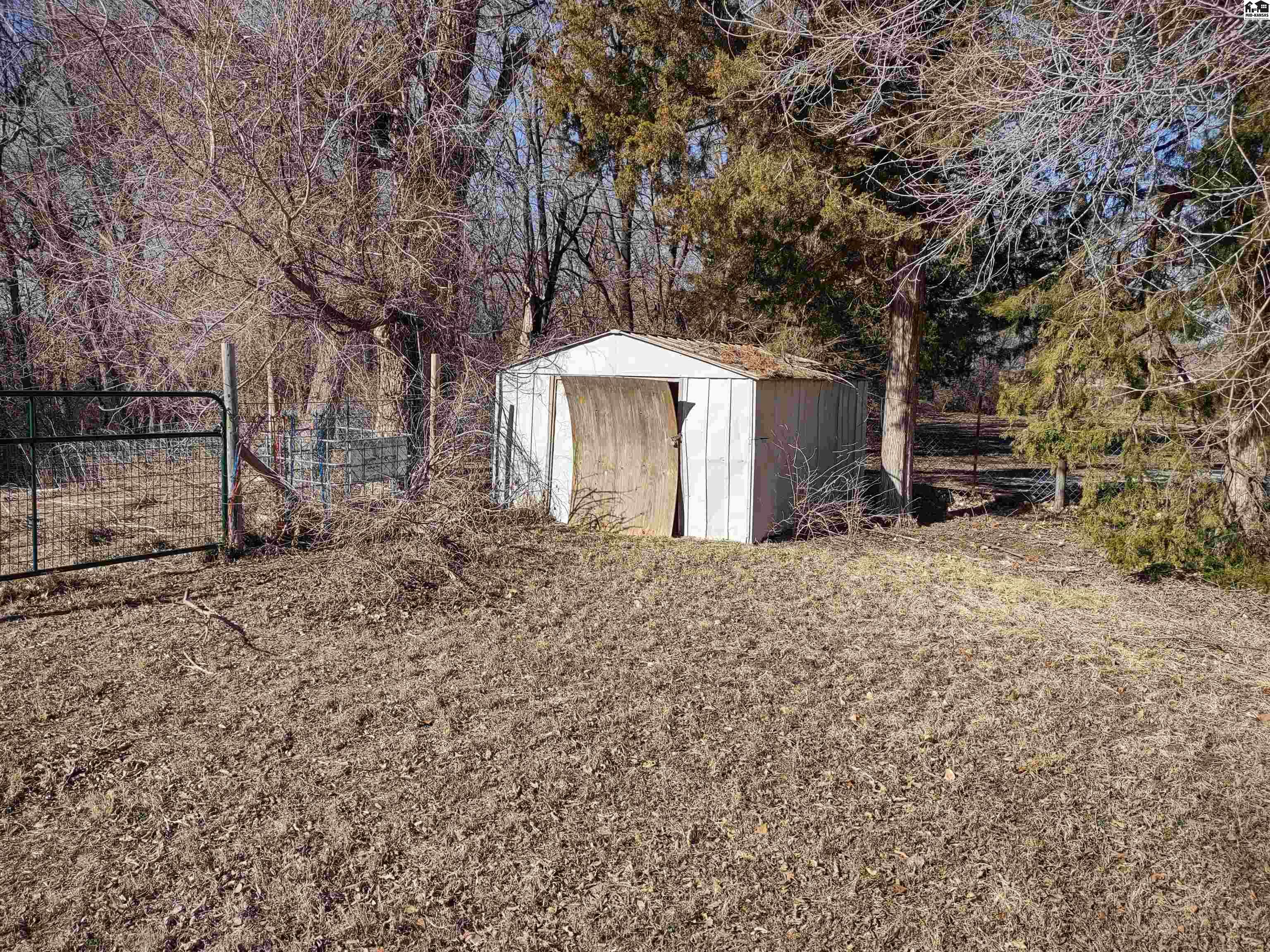 395 W River Rd
