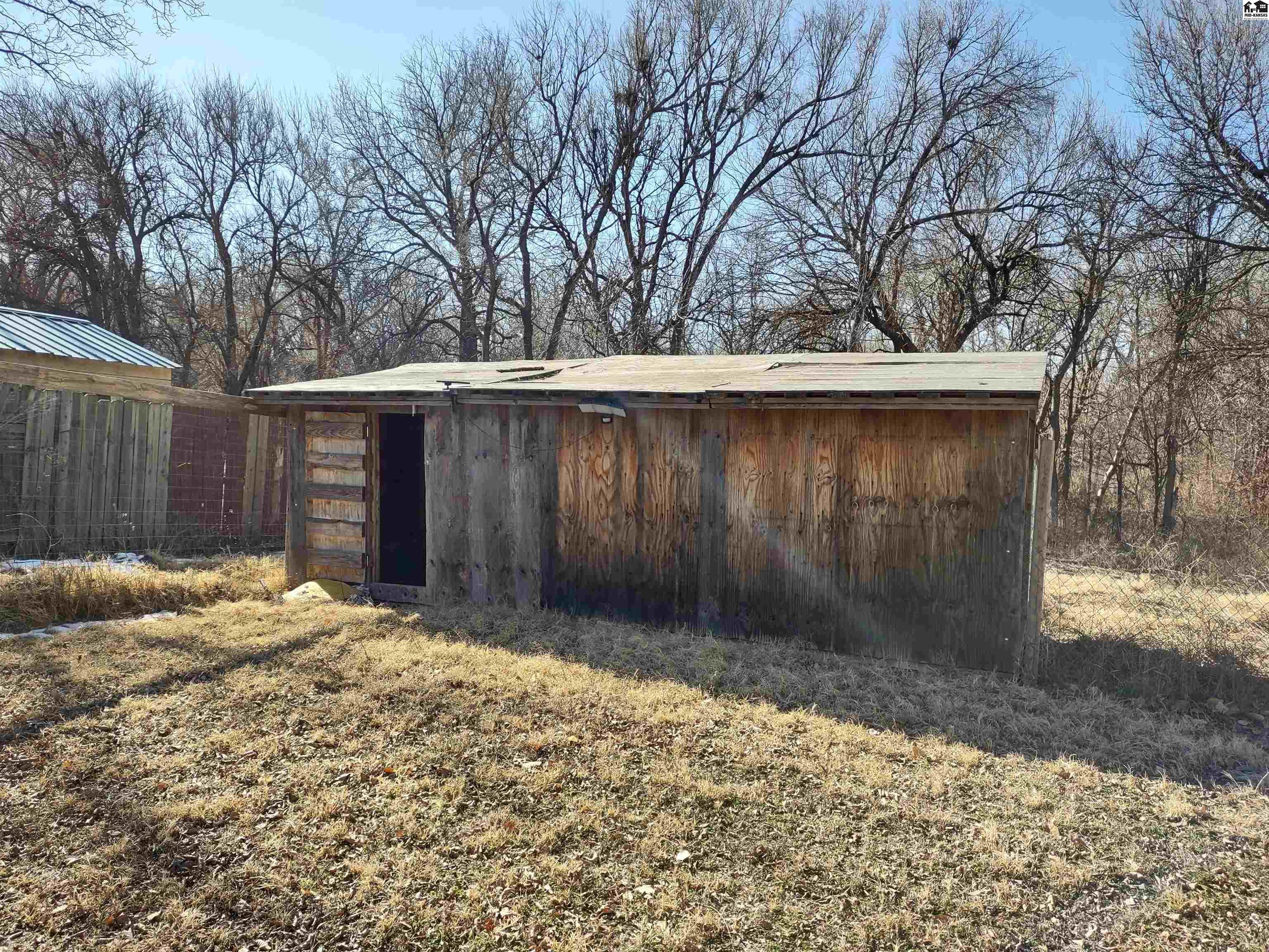 395 W River Rd