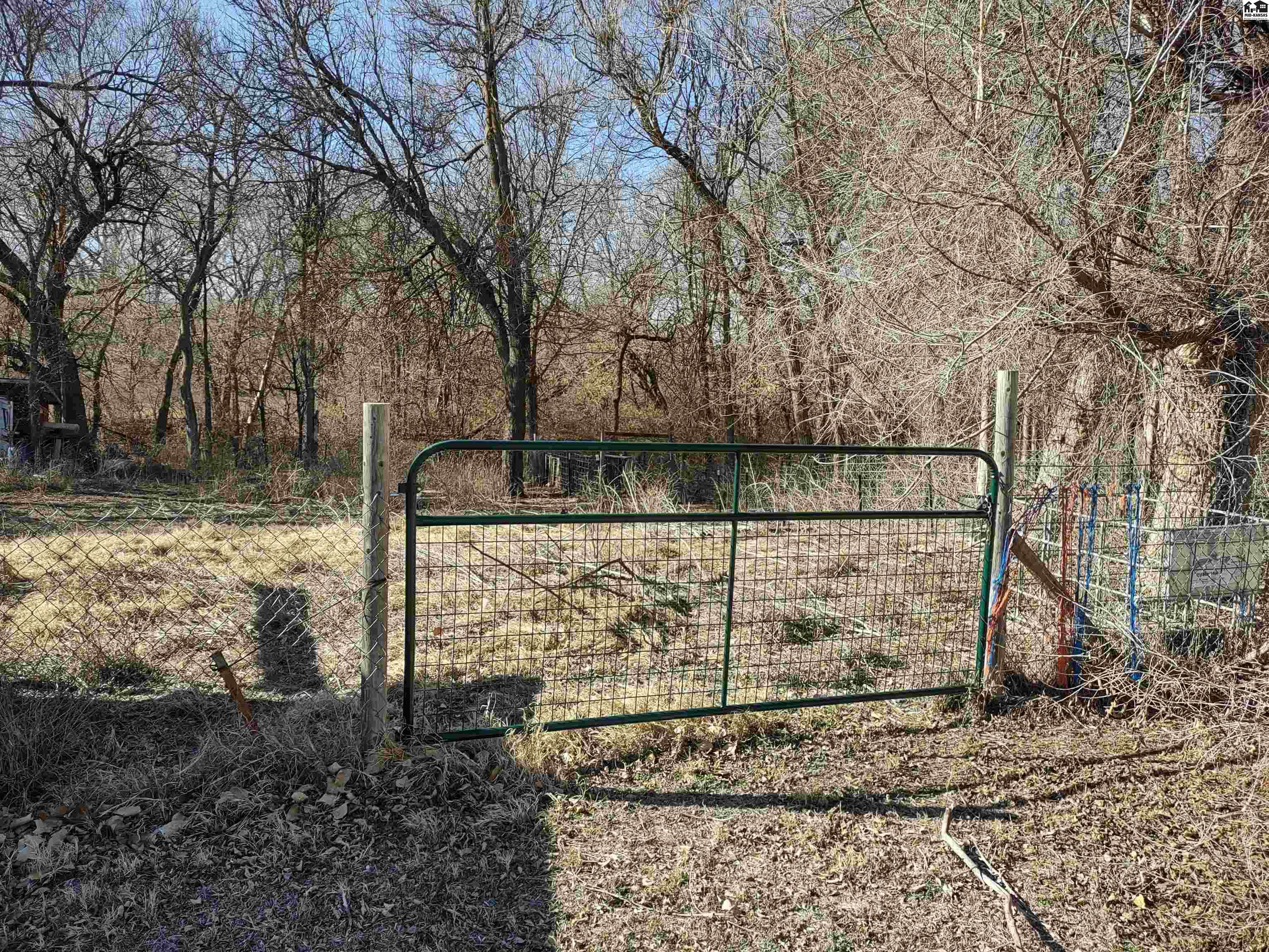 395 W River Rd