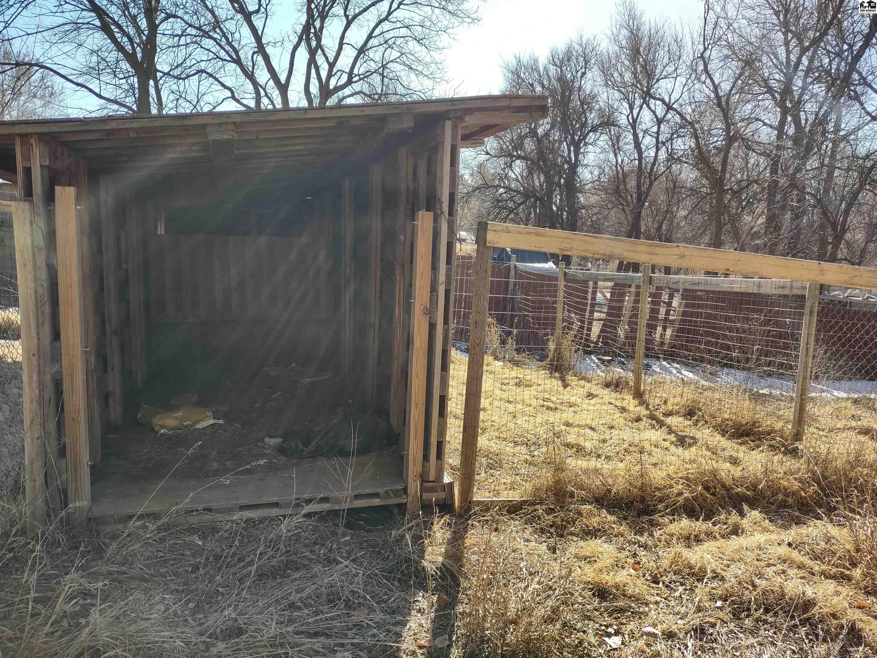 395 W River Rd