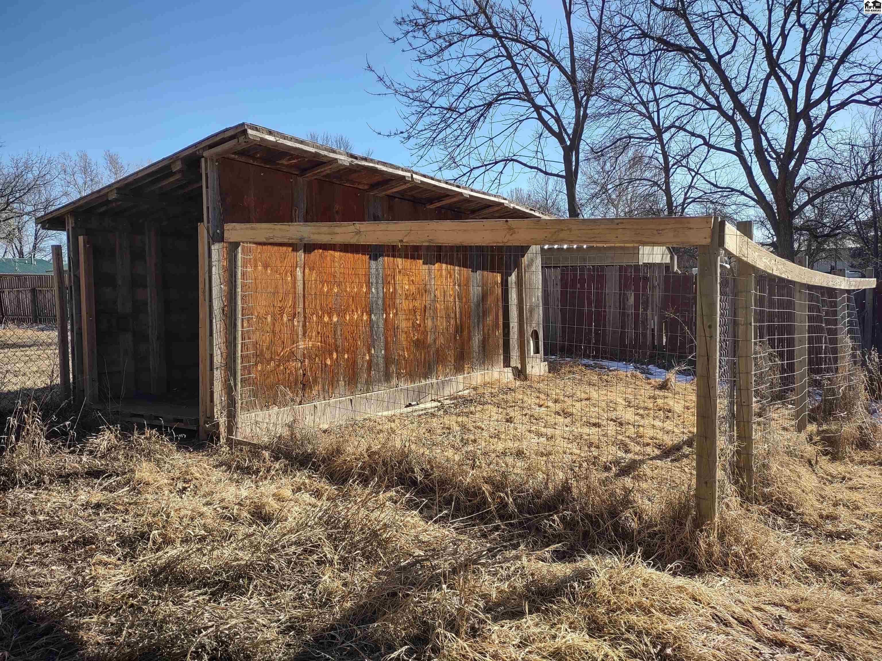 395 W River Rd