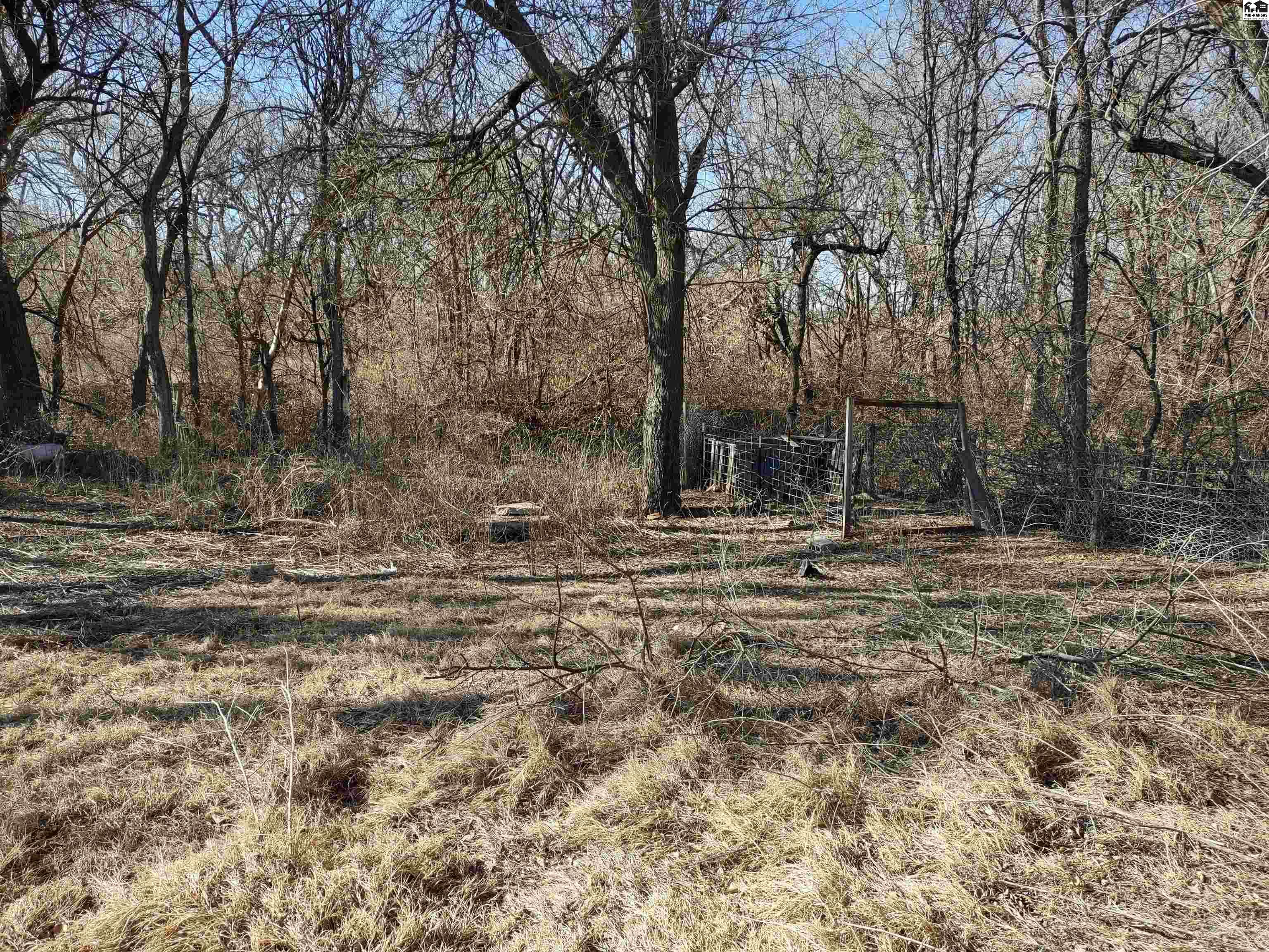 395 W River Rd