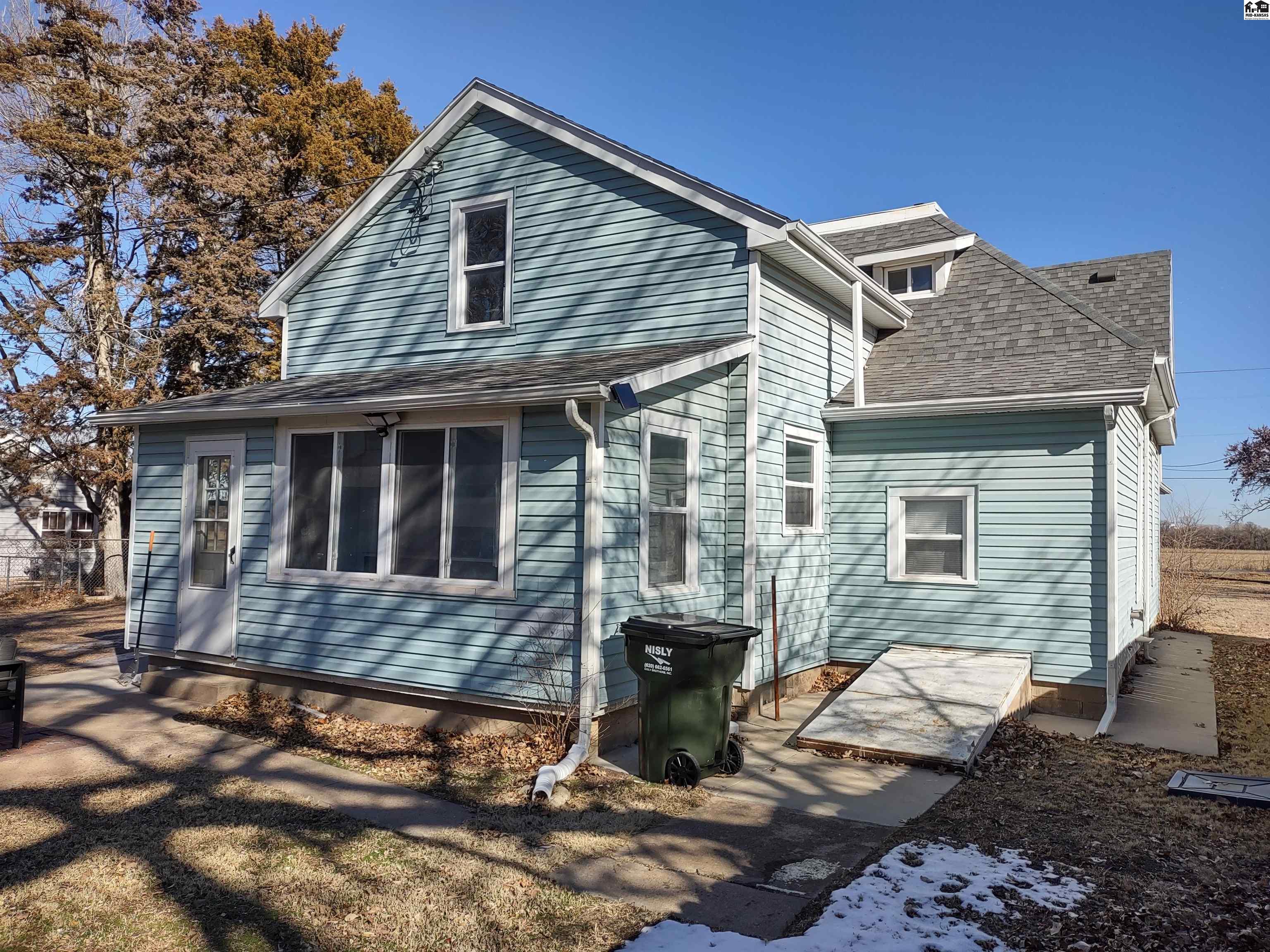 395 W River Rd