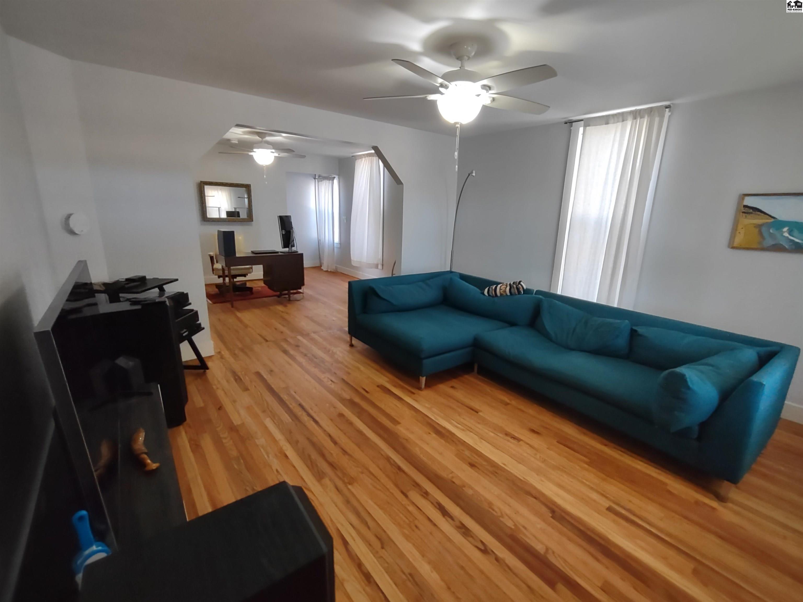 395 W River Rd