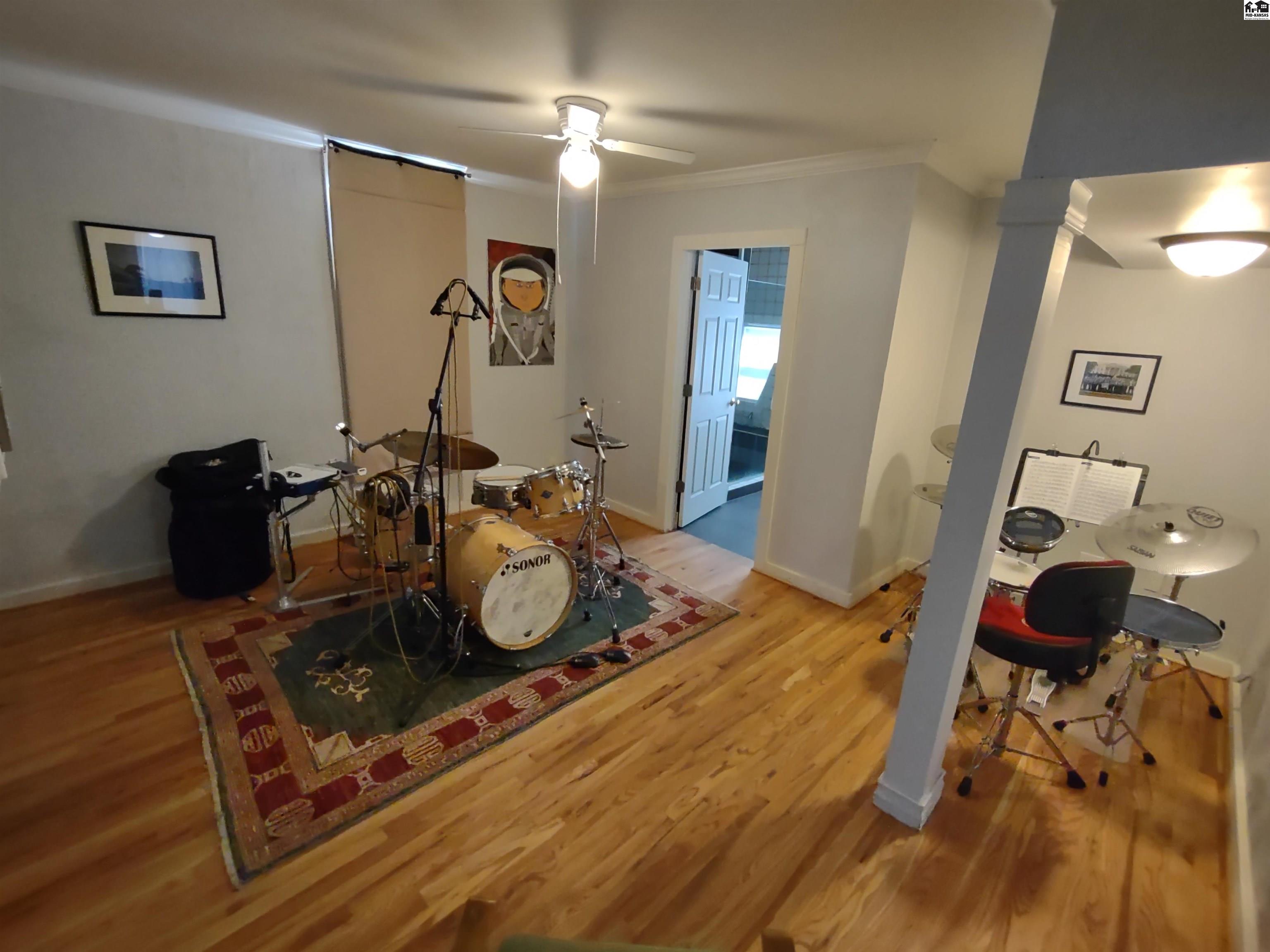 395 W River Rd