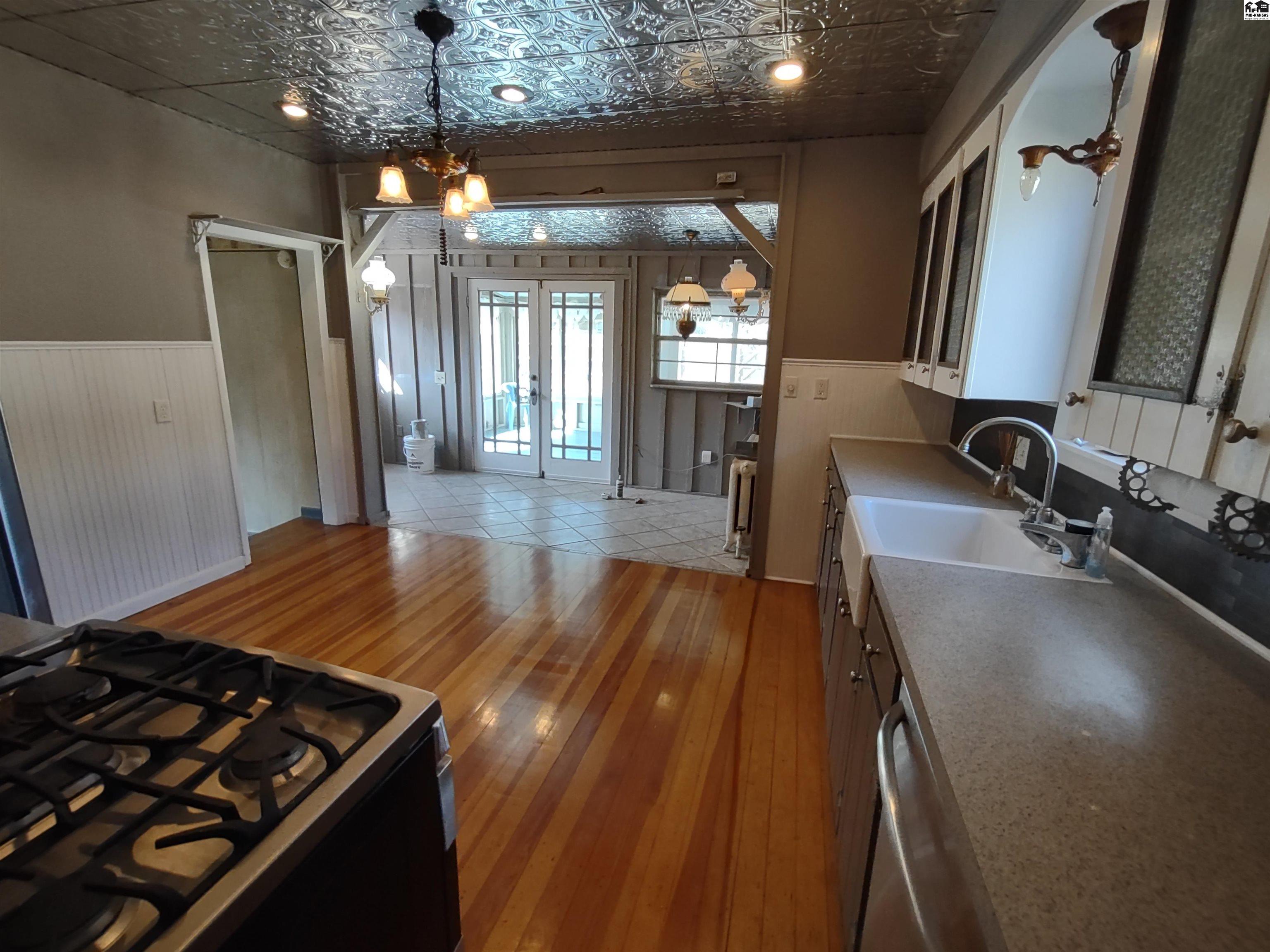 307 S High St