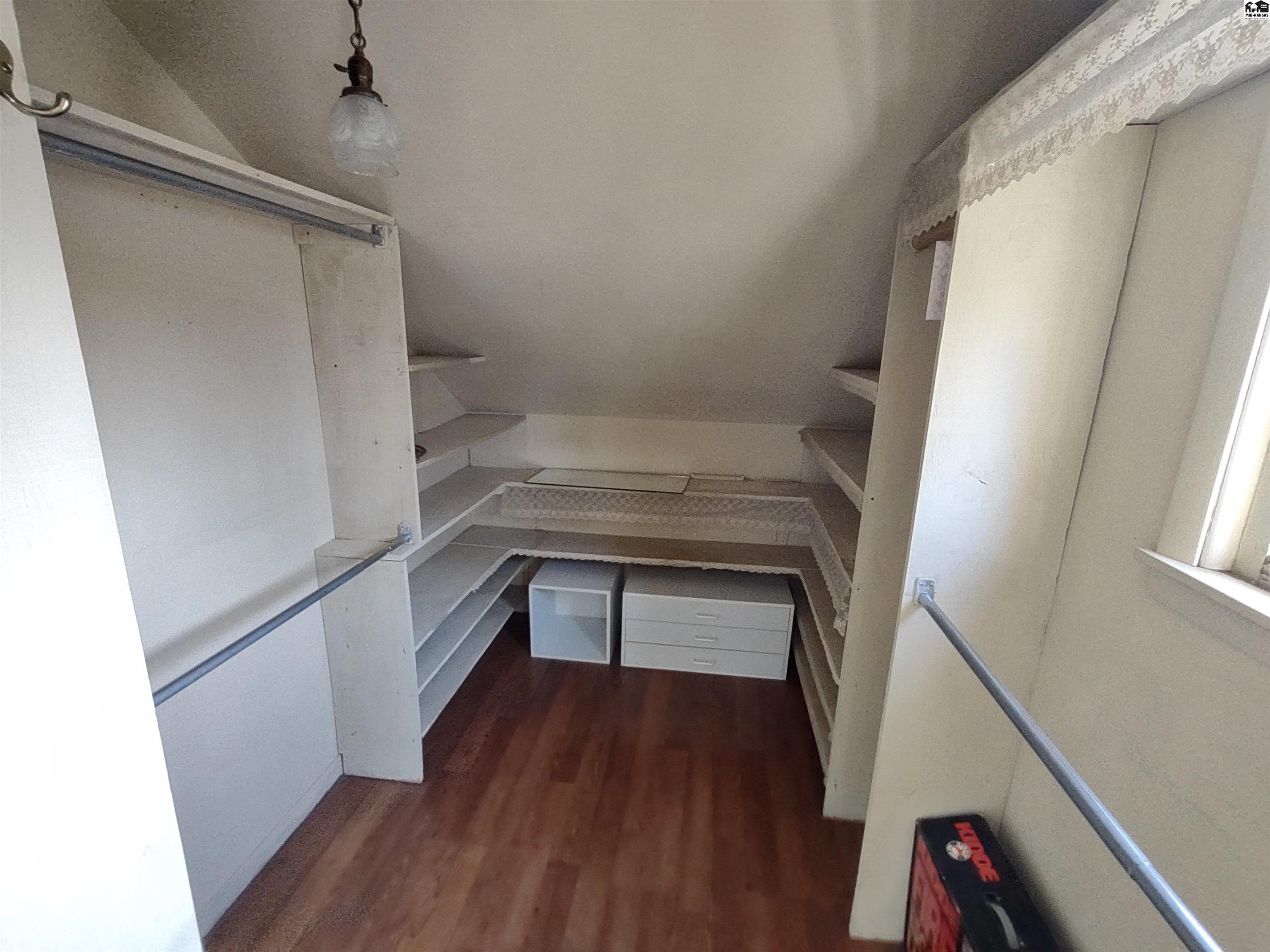 307 S High St